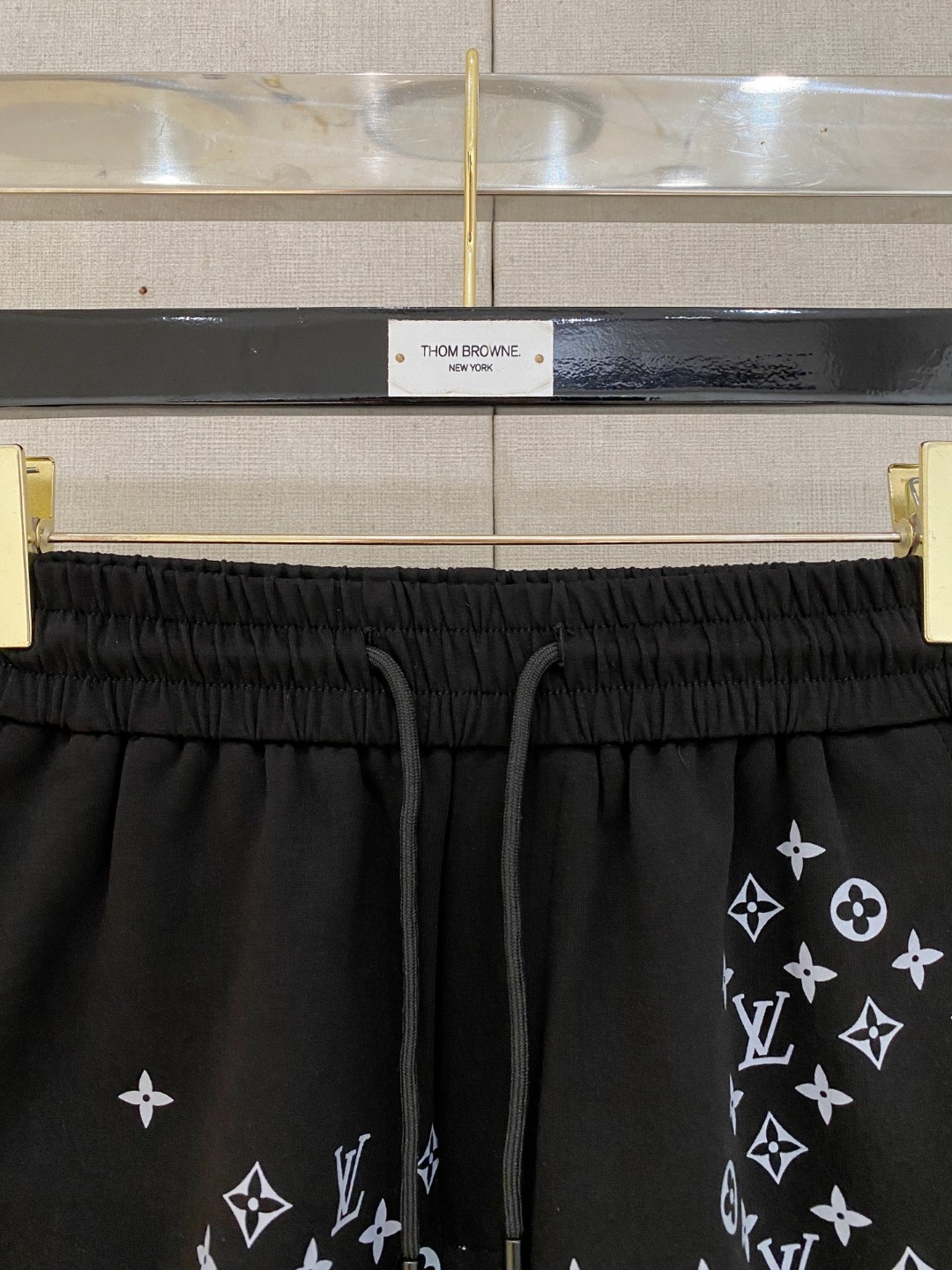 LV 2026春夏新款男士休闲短裤 五分裤 高端货简洁时尚大方定制原版进口面料简洁利落又清爽品质做工细节