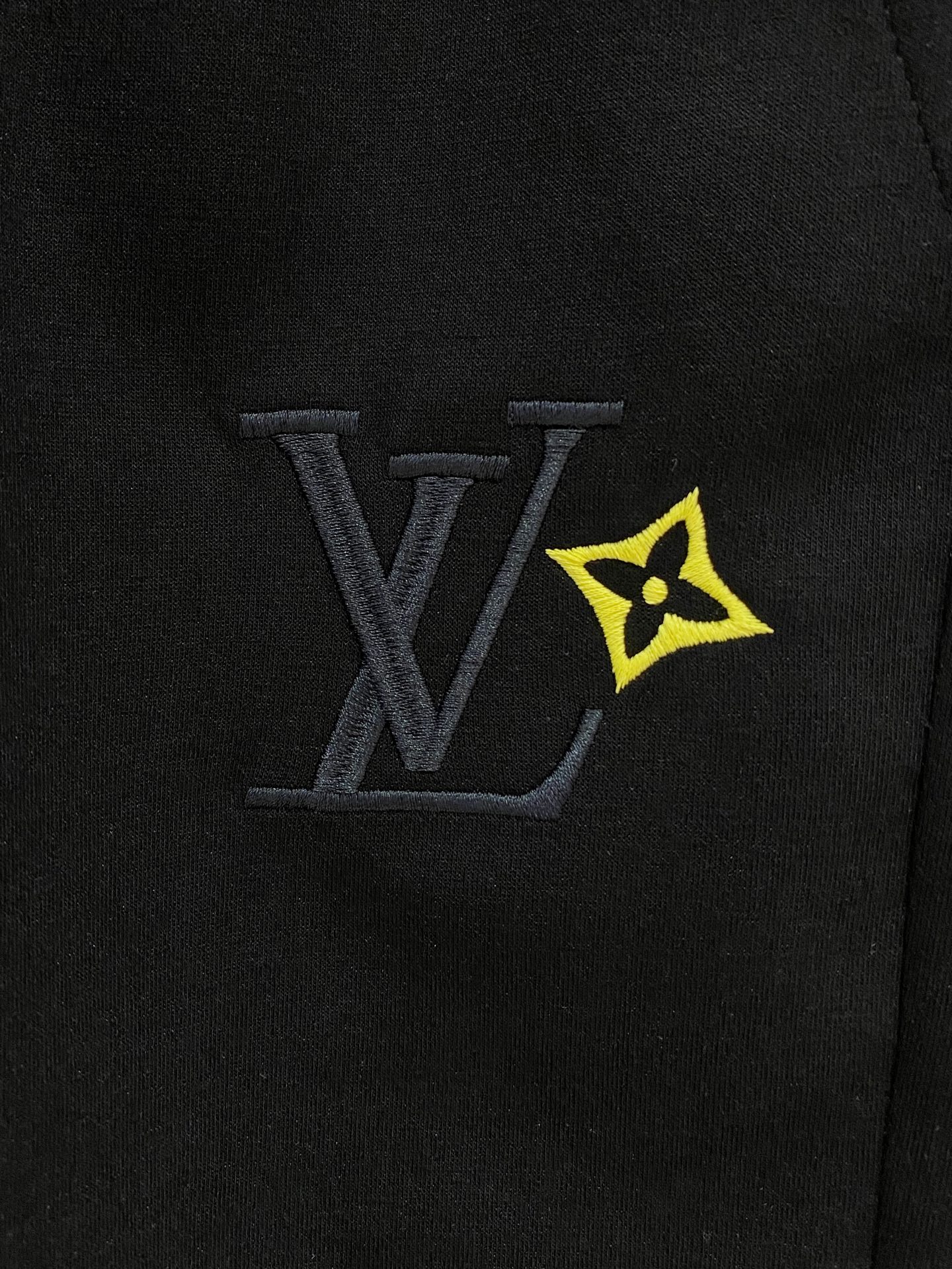 LV 2026春夏新款男士休闲短裤 五分裤 高端货简洁时尚大方定制原版进口面料简洁利落又清爽品质做工细节