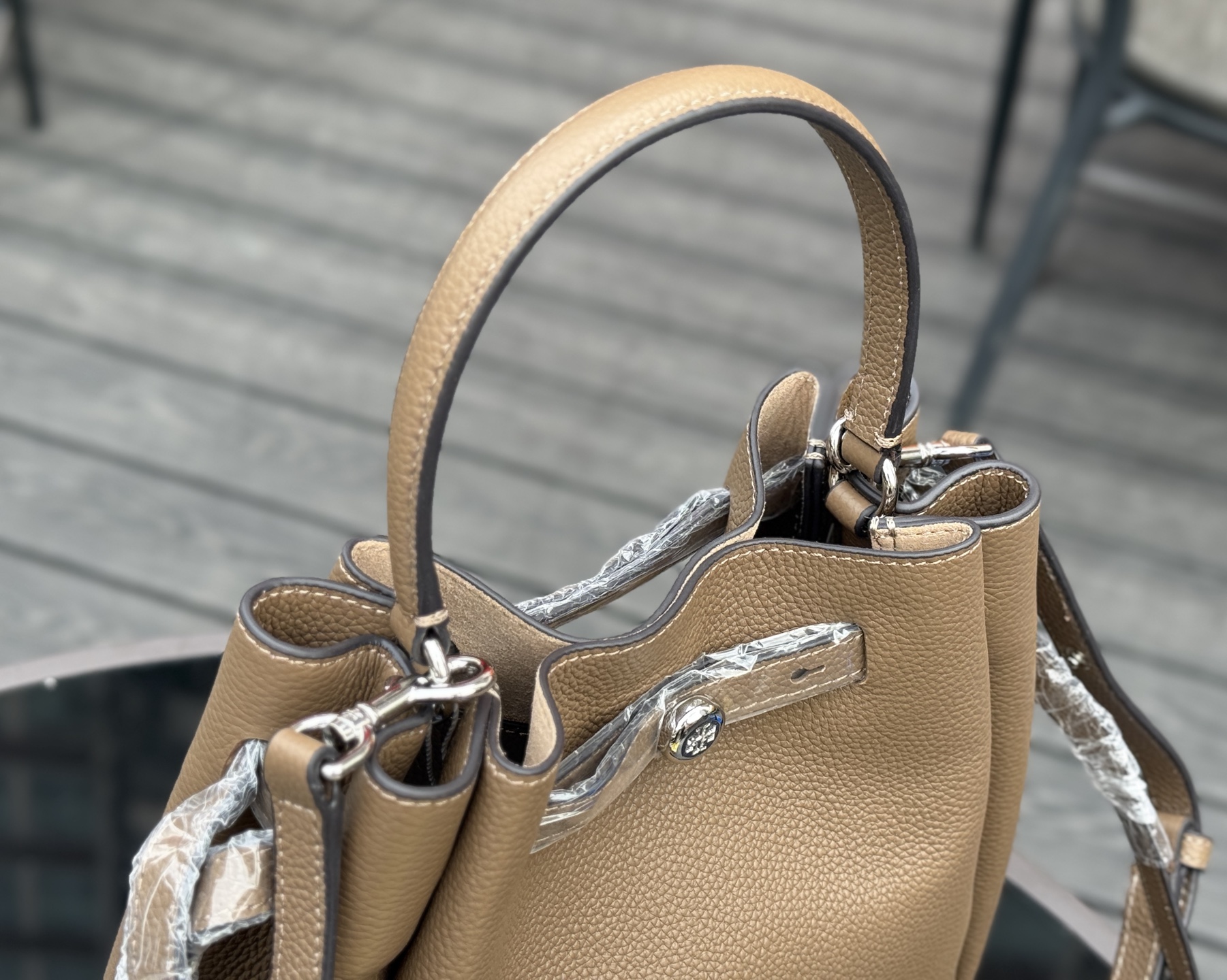 Tory Burch ～923【大象灰】TORY BURCH ROMY PEBBLED BUCKET BAG手提包