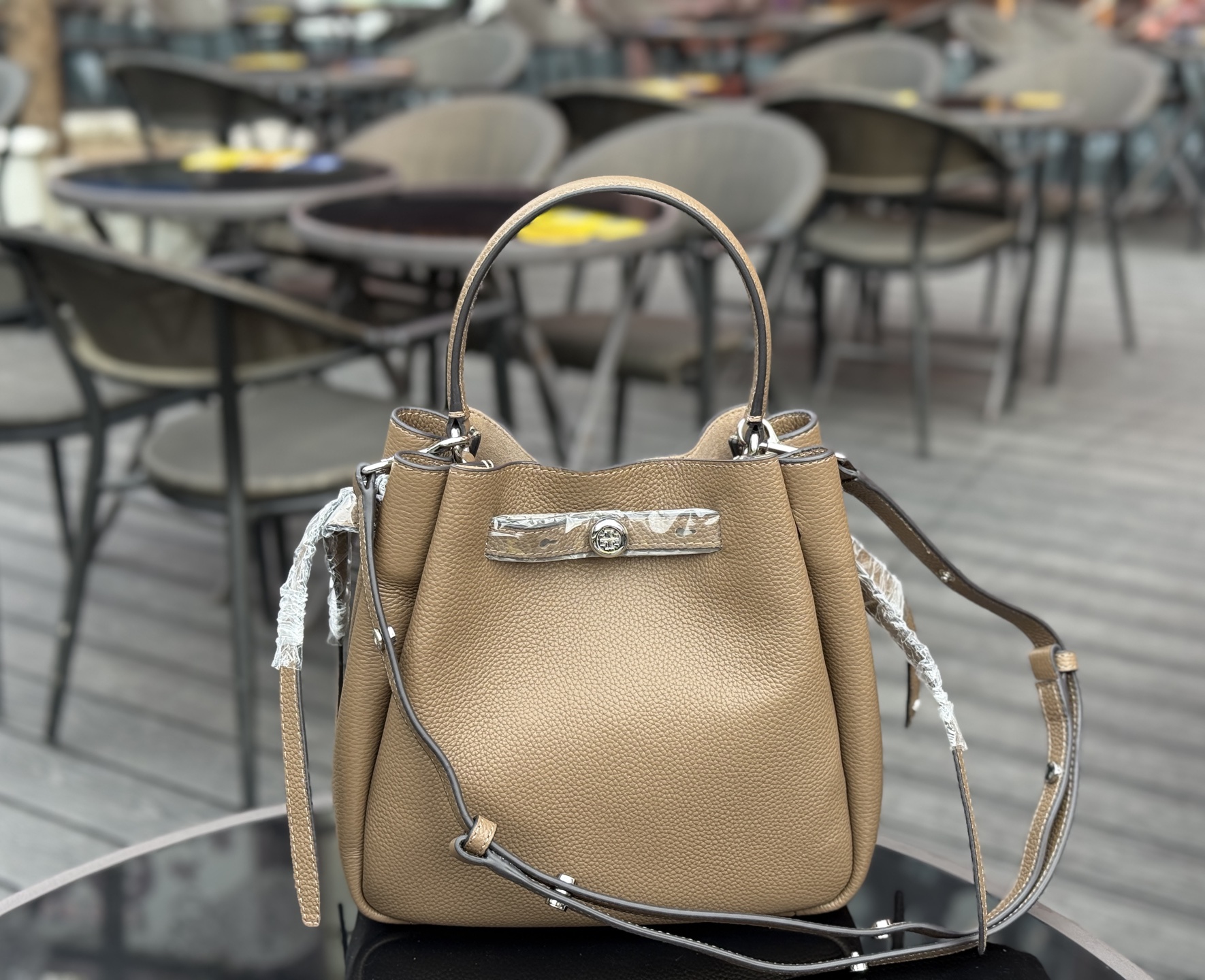 Tory Burch ～923【大象灰】TORY BURCH ROMY PEBBLED BUCKET BAG手提包