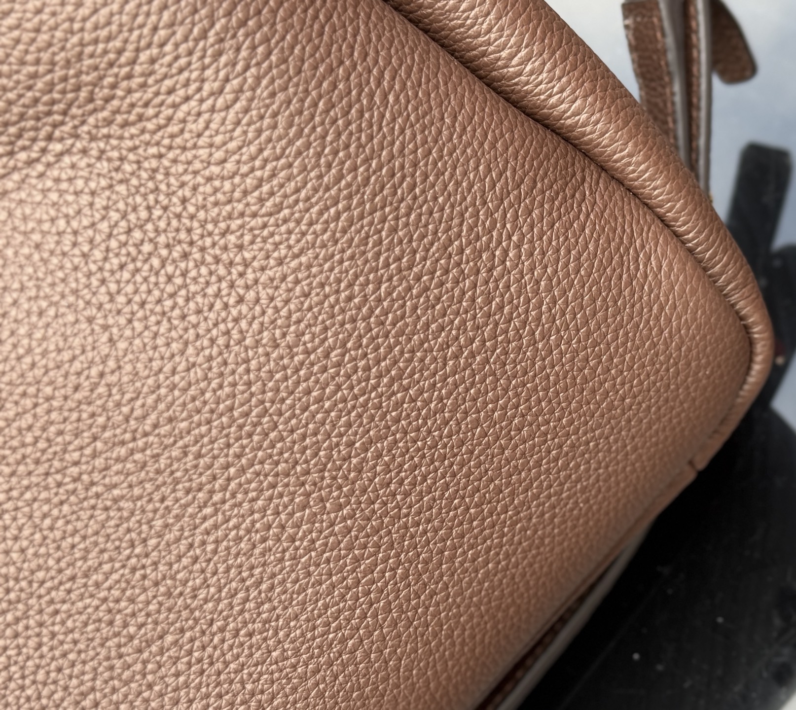 Tory Burch ～923【酒棕色】TORY BURCH ROMY PEBBLED BUCKET BAG手提包