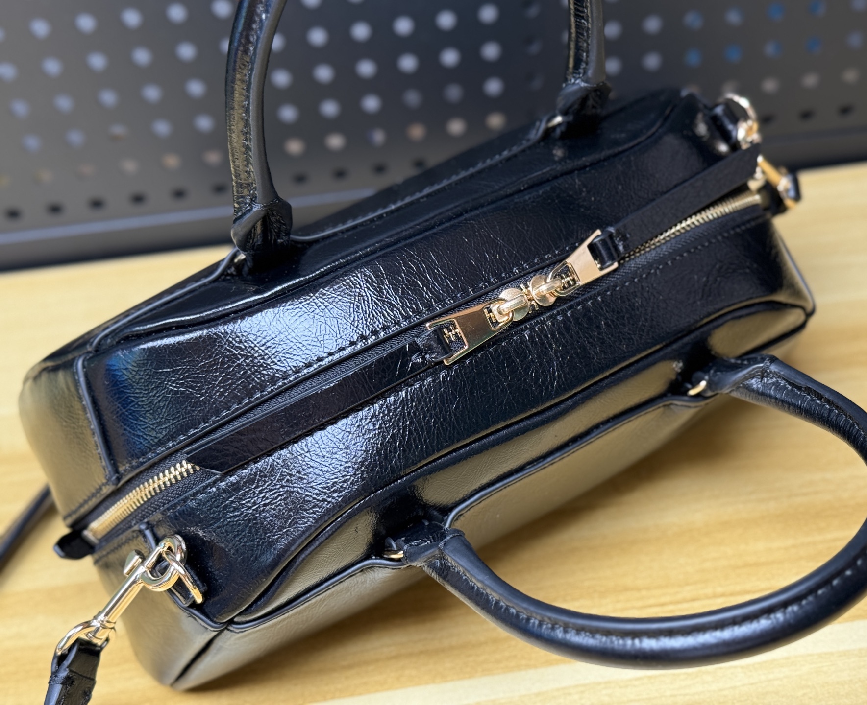 Tory Burch 1625【黑色】TORY BURCH SMALL BOWLER新款迷你波士顿包 采用优质油蜡牛皮