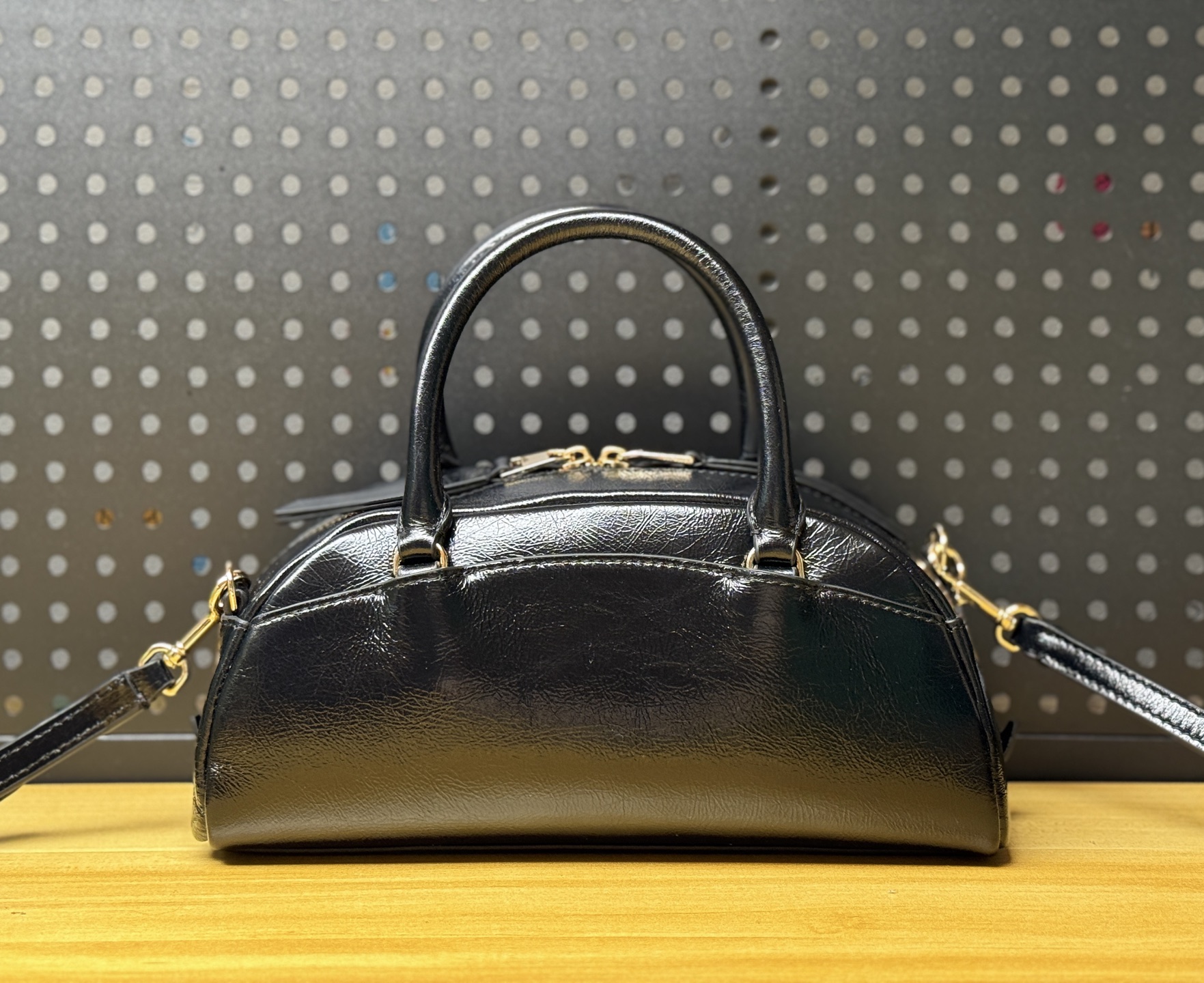 Tory Burch 1625【黑色】TORY BURCH SMALL BOWLER新款迷你波士顿包 采用优质油蜡牛皮
