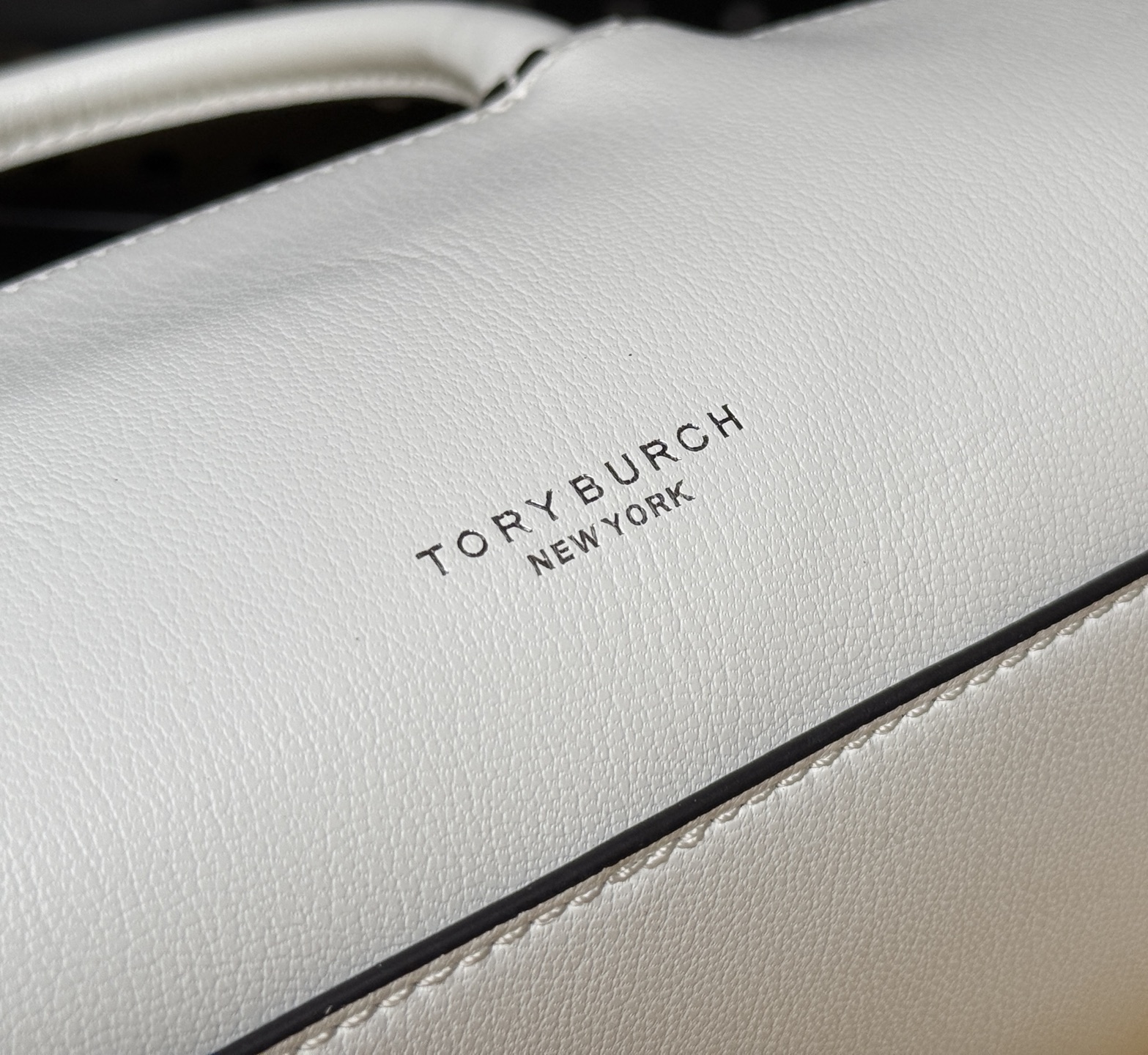 Tory Burch 1625【白色】TORY BURCH SMALL BOWLER新款迷你波士顿包 采用优质油蜡牛皮