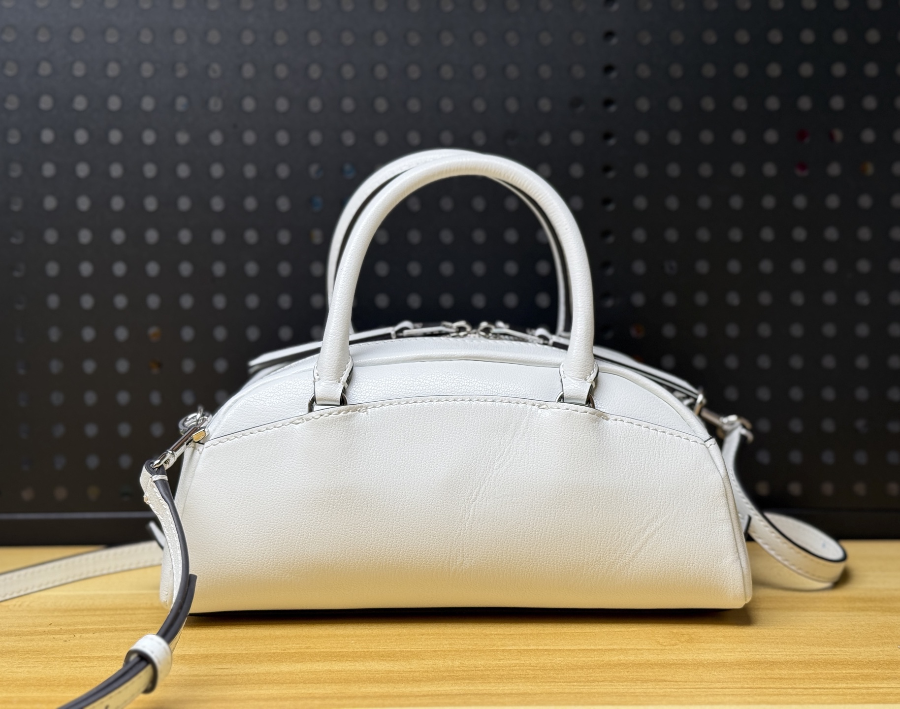 Tory Burch 1625【白色】TORY BURCH SMALL BOWLER新款迷你波士顿包 采用优质油蜡牛皮