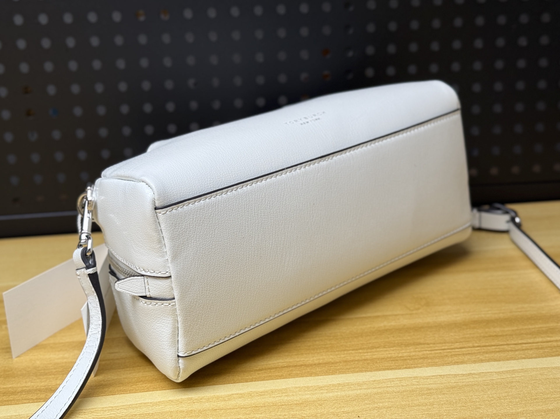 Tory Burch 1625【白色】TORY BURCH SMALL BOWLER新款迷你波士顿包 采用优质油蜡牛皮