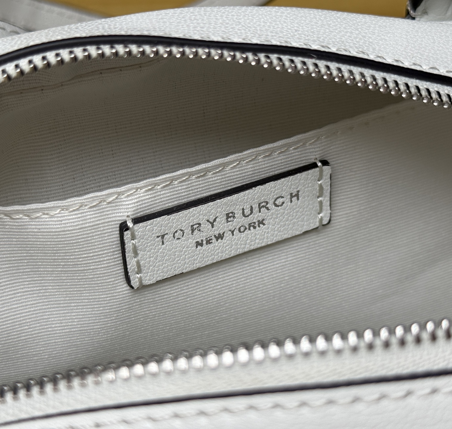 Tory Burch 1625【白色】TORY BURCH SMALL BOWLER新款迷你波士顿包 采用优质油蜡牛皮