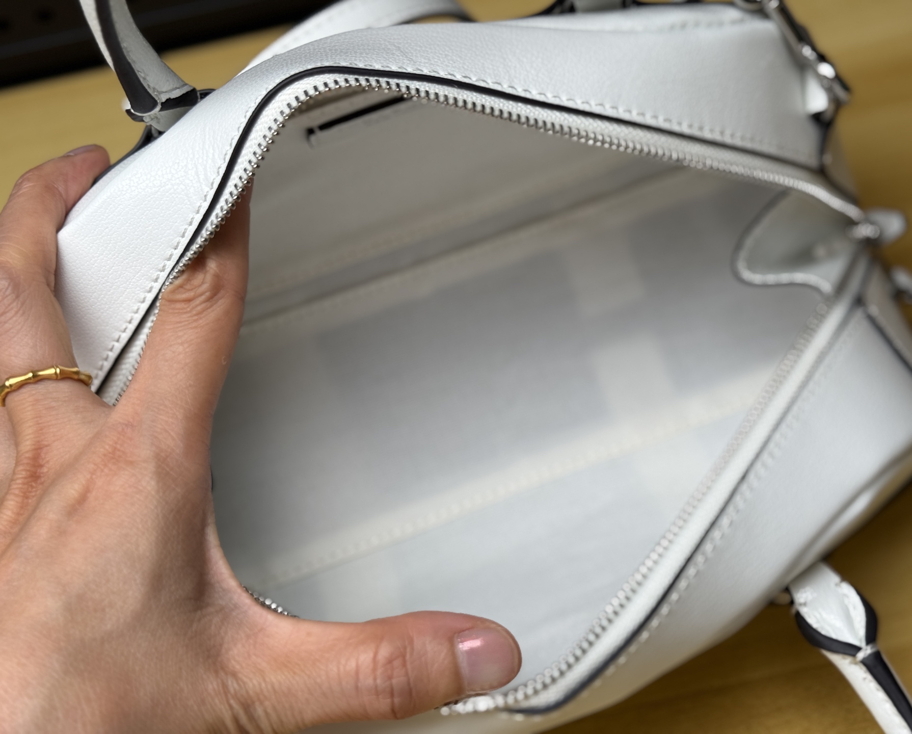 Tory Burch 1625【白色】TORY BURCH SMALL BOWLER新款迷你波士顿包 采用优质油蜡牛皮