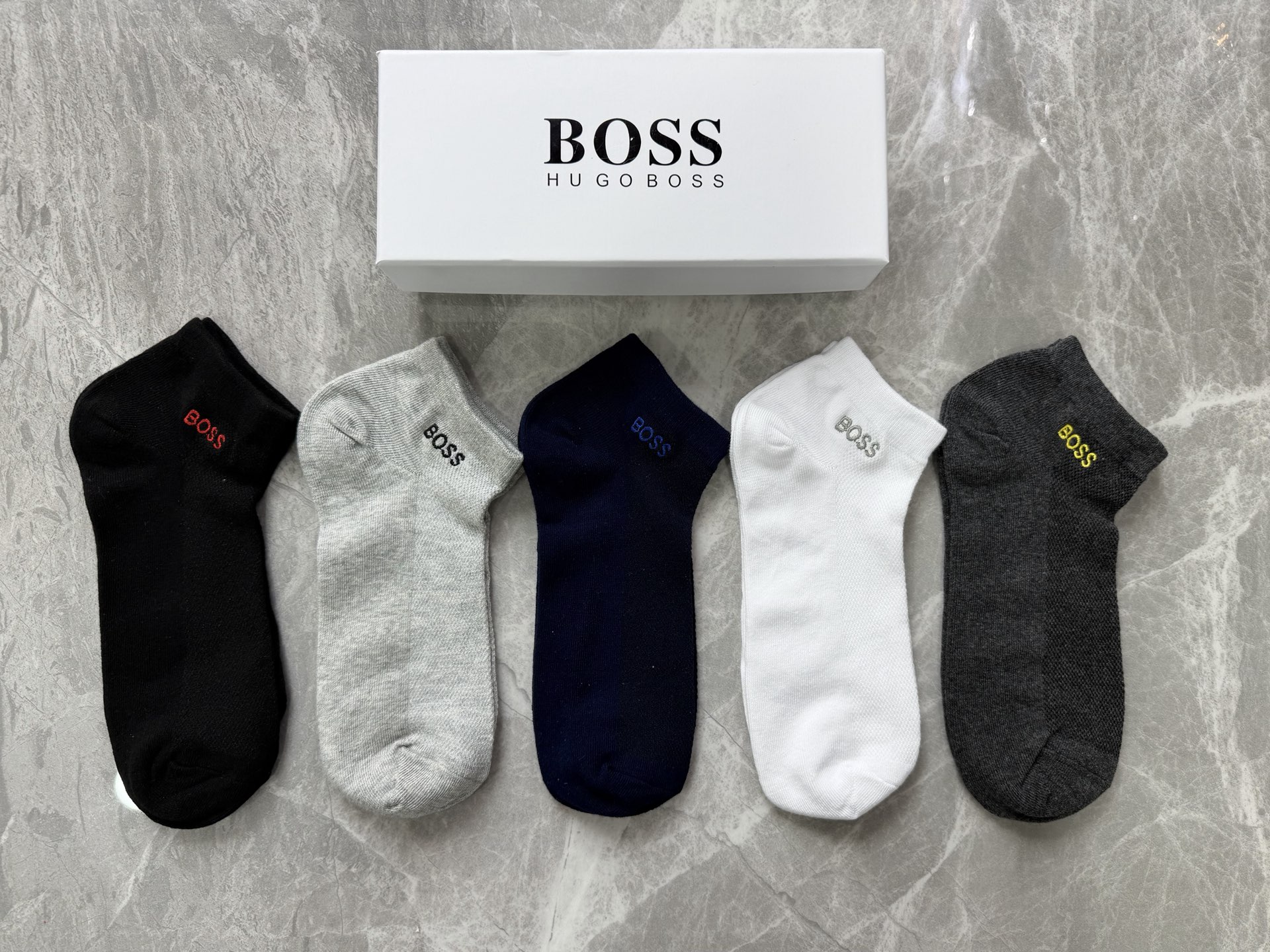 🔥🔥🔥网面 新款 BOSS短袜 [强]高品质 上脚非常舒适 吸汗透气防滑 送人或自用都值得推荐 一盒五双