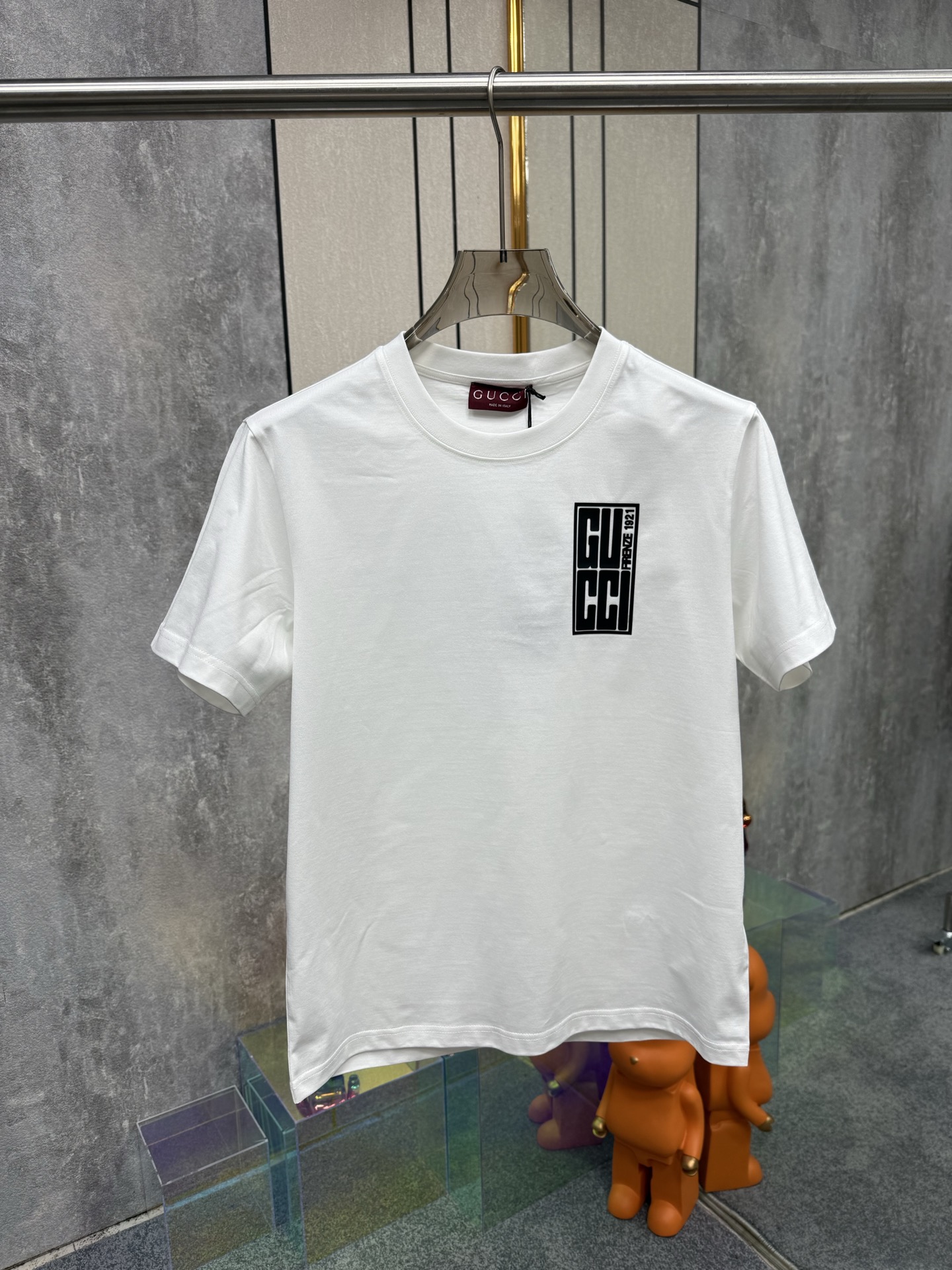 Gucci White T-Shirt with Embossed Silicone Logo - Limited Edition 2 i1747372433838 1548 0 0