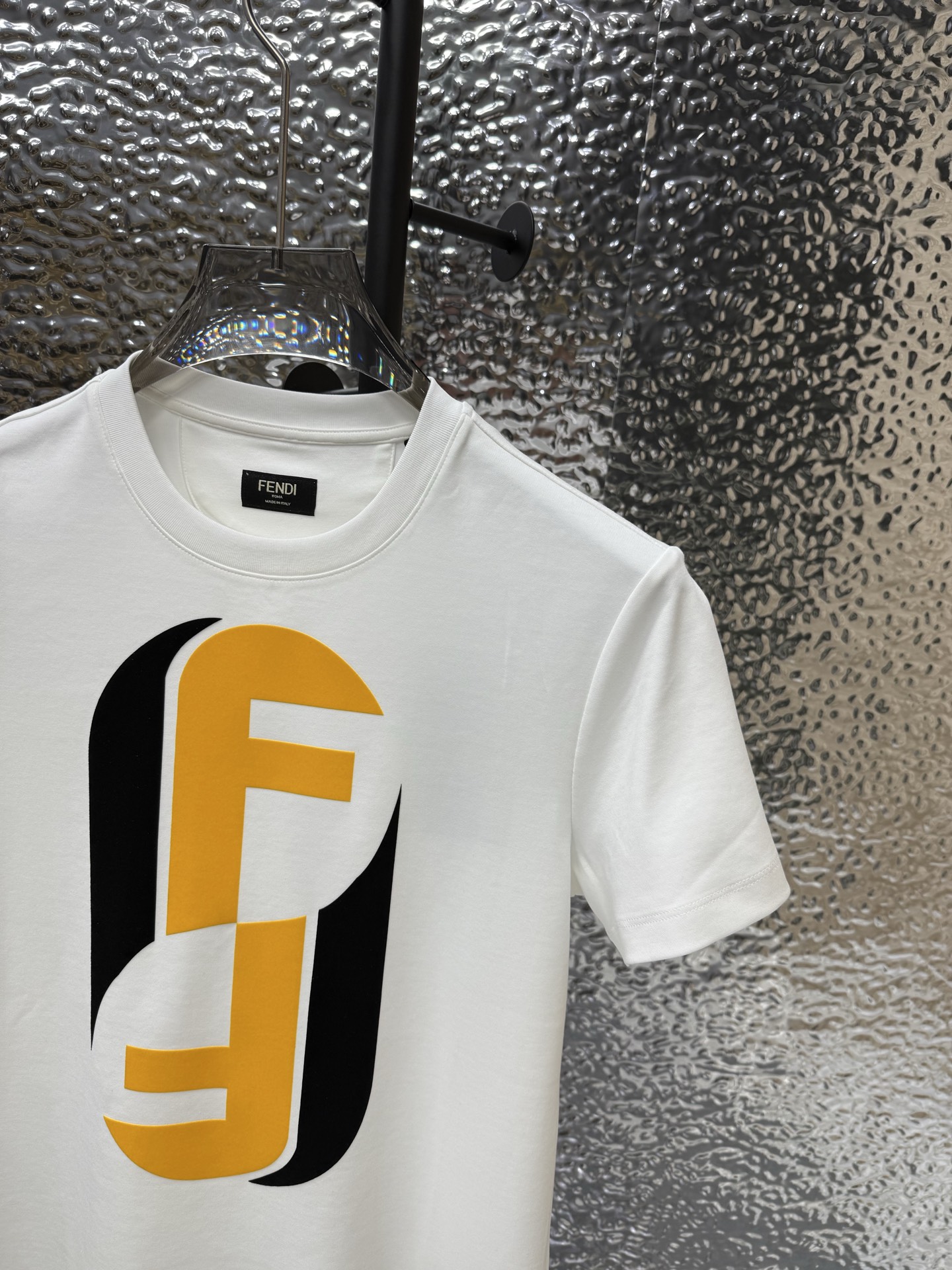 FENDI 2025 早秋新品260克厚款高密水柔棉面料双F标识📎图案进口植绒工艺，高密水柔棉作为一款非