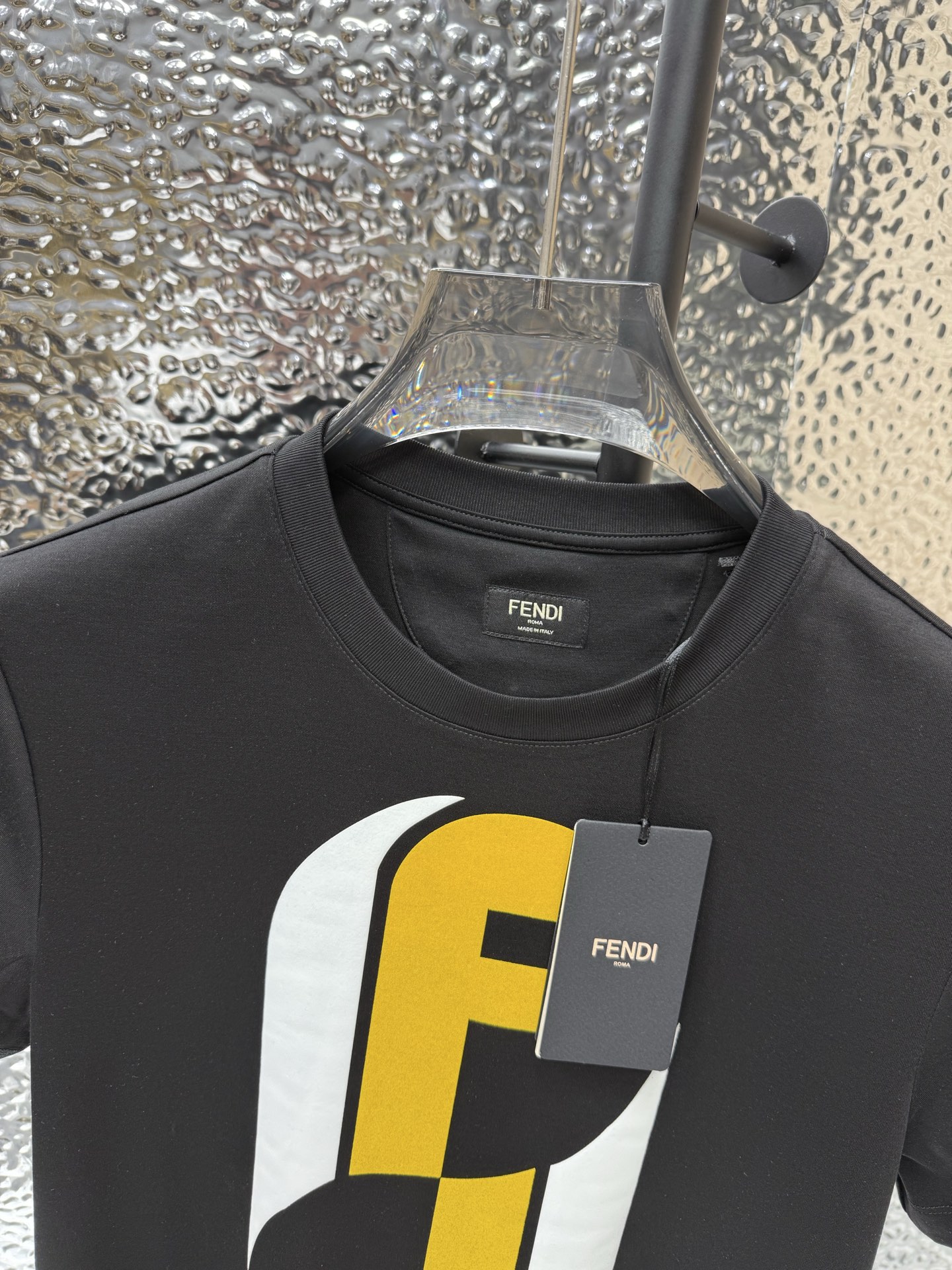 FENDI 2025 早秋新品260克厚款高密水柔棉面料双F标识📎图案进口植绒工艺，高密水柔棉作为一款非