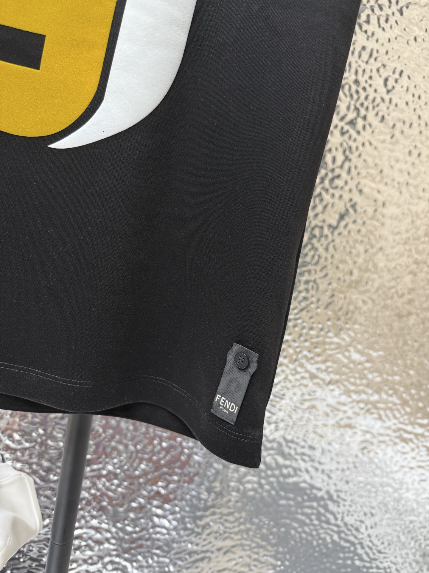 FENDI 2025 早秋新品260克厚款高密水柔棉面料双F标识📎图案进口植绒工艺，高密水柔棉作为一款非