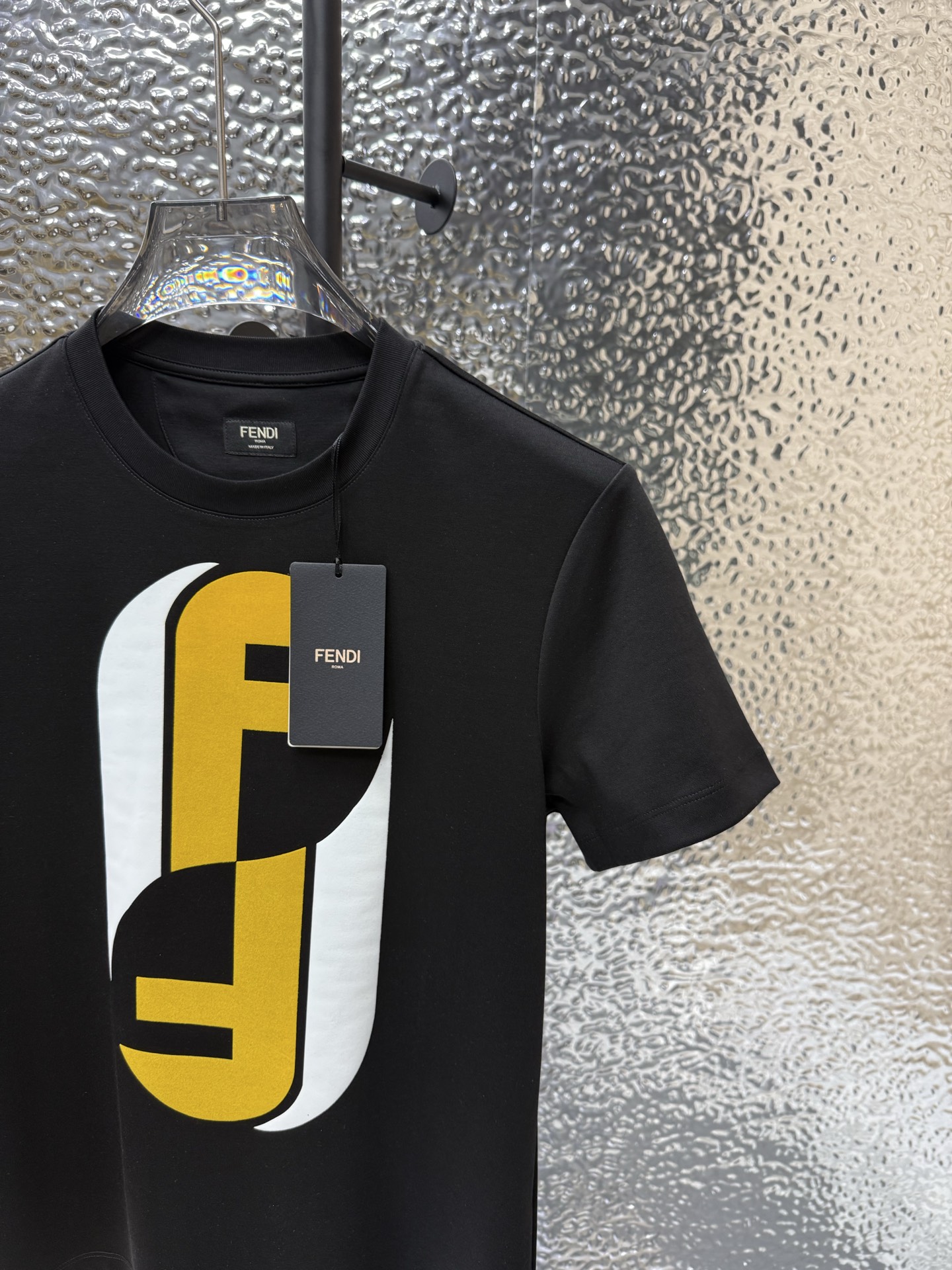 FENDI 2025 早秋新品260克厚款高密水柔棉面料双F标识📎图案进口植绒工艺，高密水柔棉作为一款非
