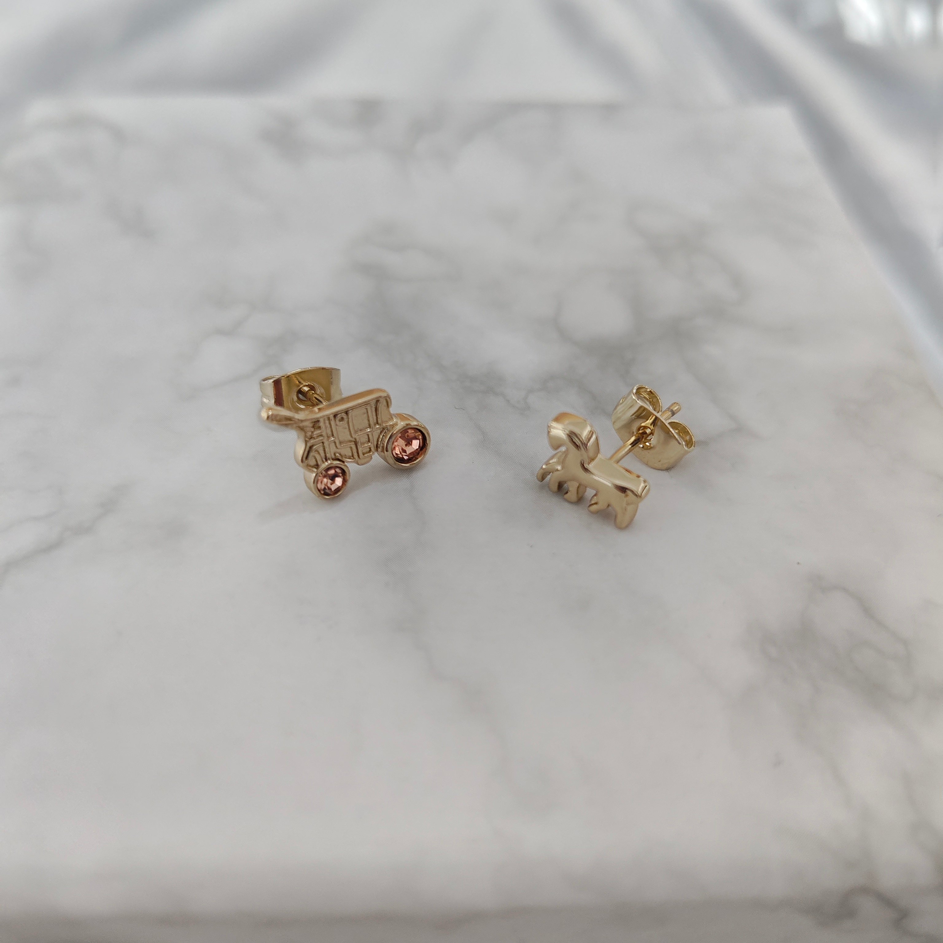 ￥98蔻驰耳钉：高品质蔻家简约马车耳钉女友精致时尚潮流情人节日礼物送闺蜜