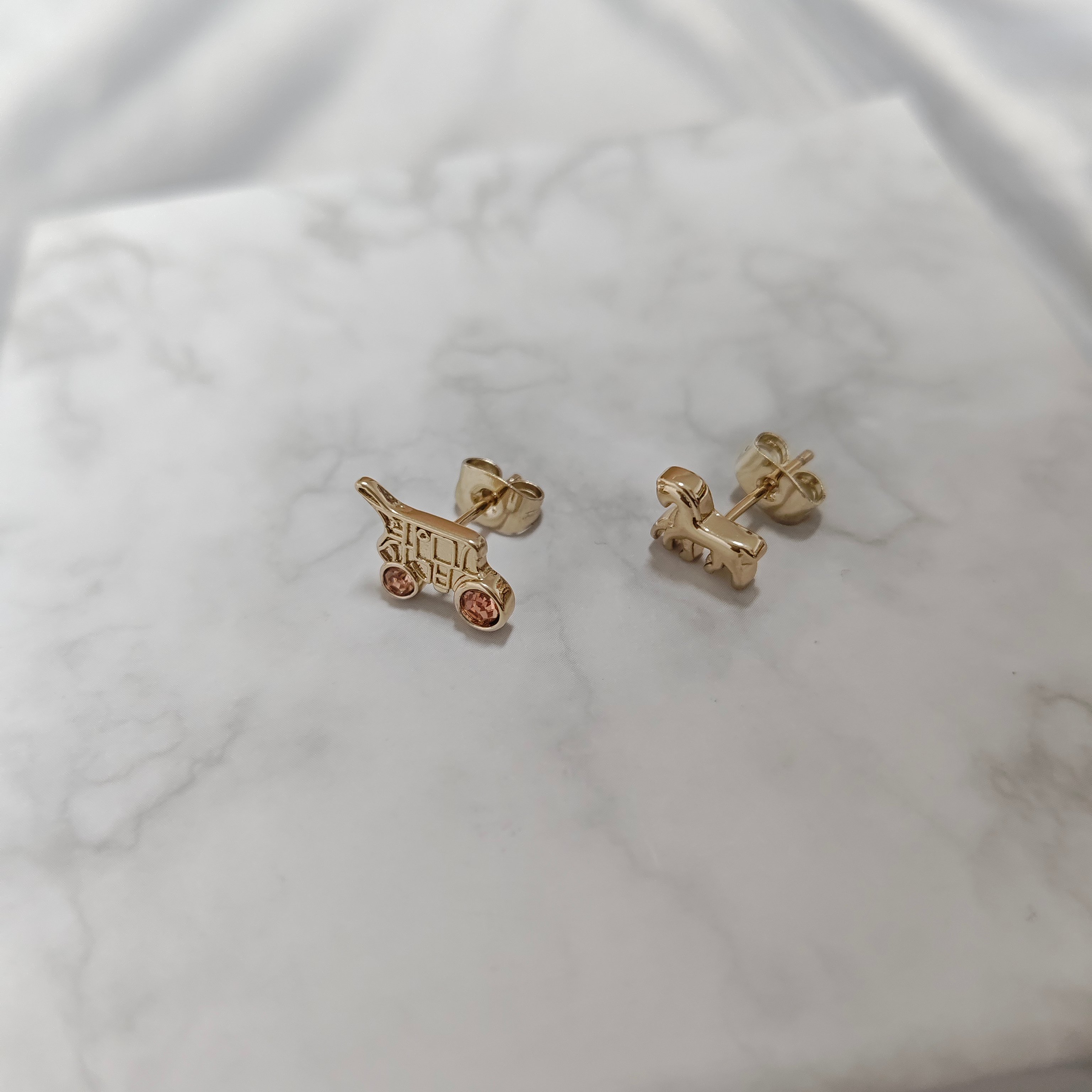 ￥98蔻驰耳钉：高品质蔻家简约马车耳钉女友精致时尚潮流情人节日礼物送闺蜜