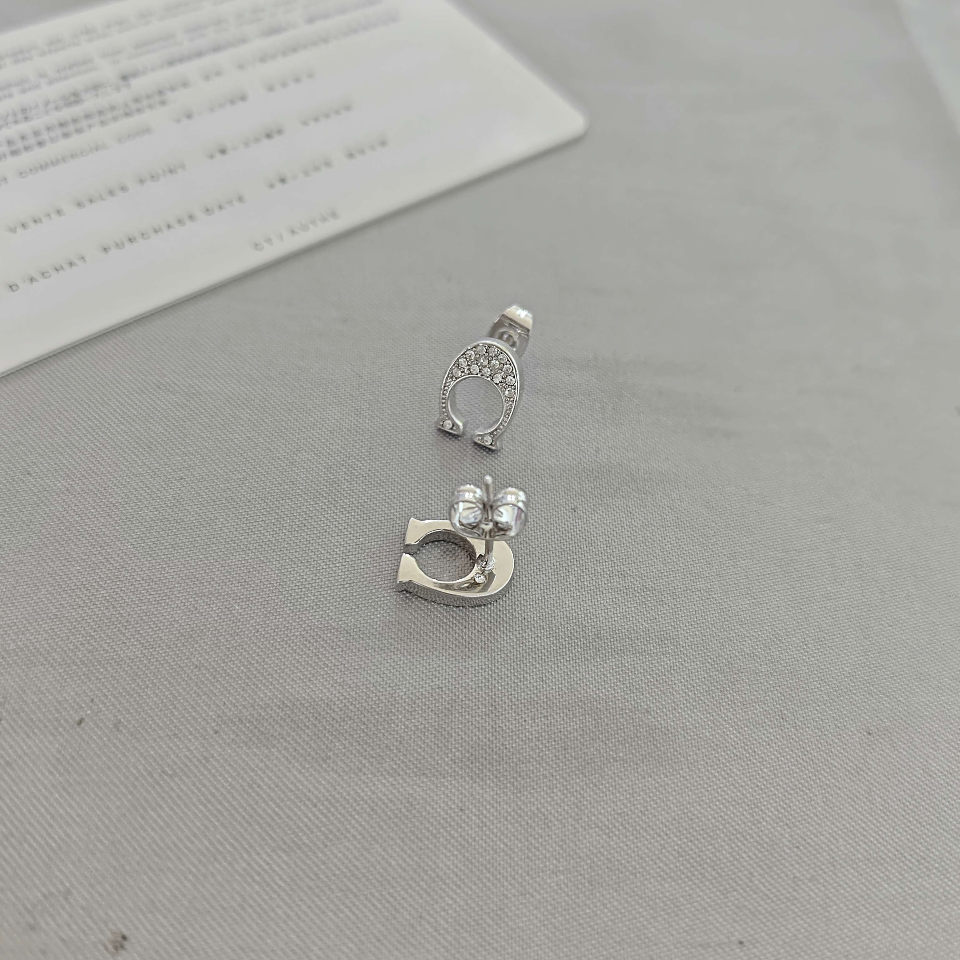 ￥98蔻驰耳钉：COA满钻字母耳钉小马蹄高级耳钉镶钻精致耳钉