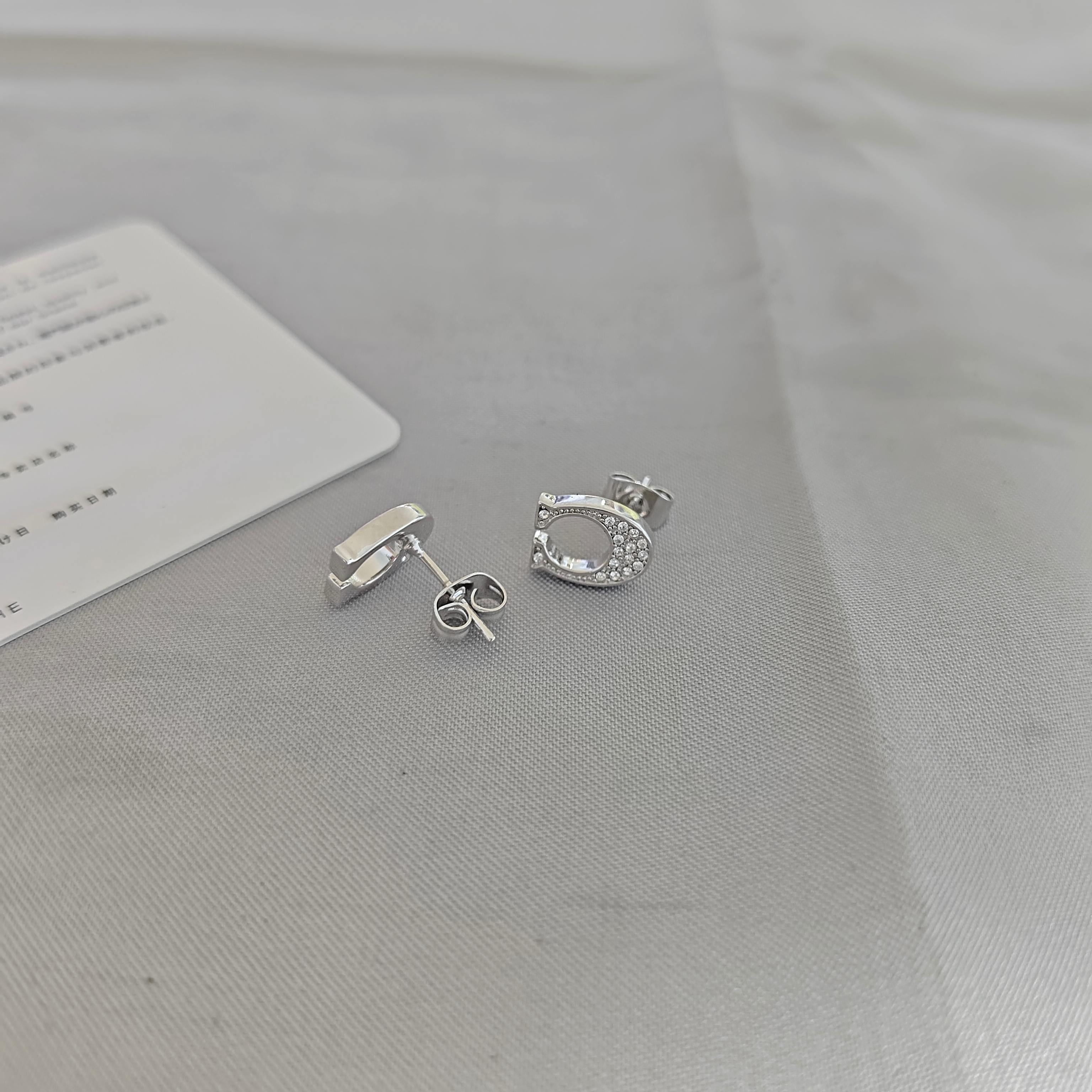 ￥98蔻驰耳钉：COA满钻字母耳钉小马蹄高级耳钉镶钻精致耳钉