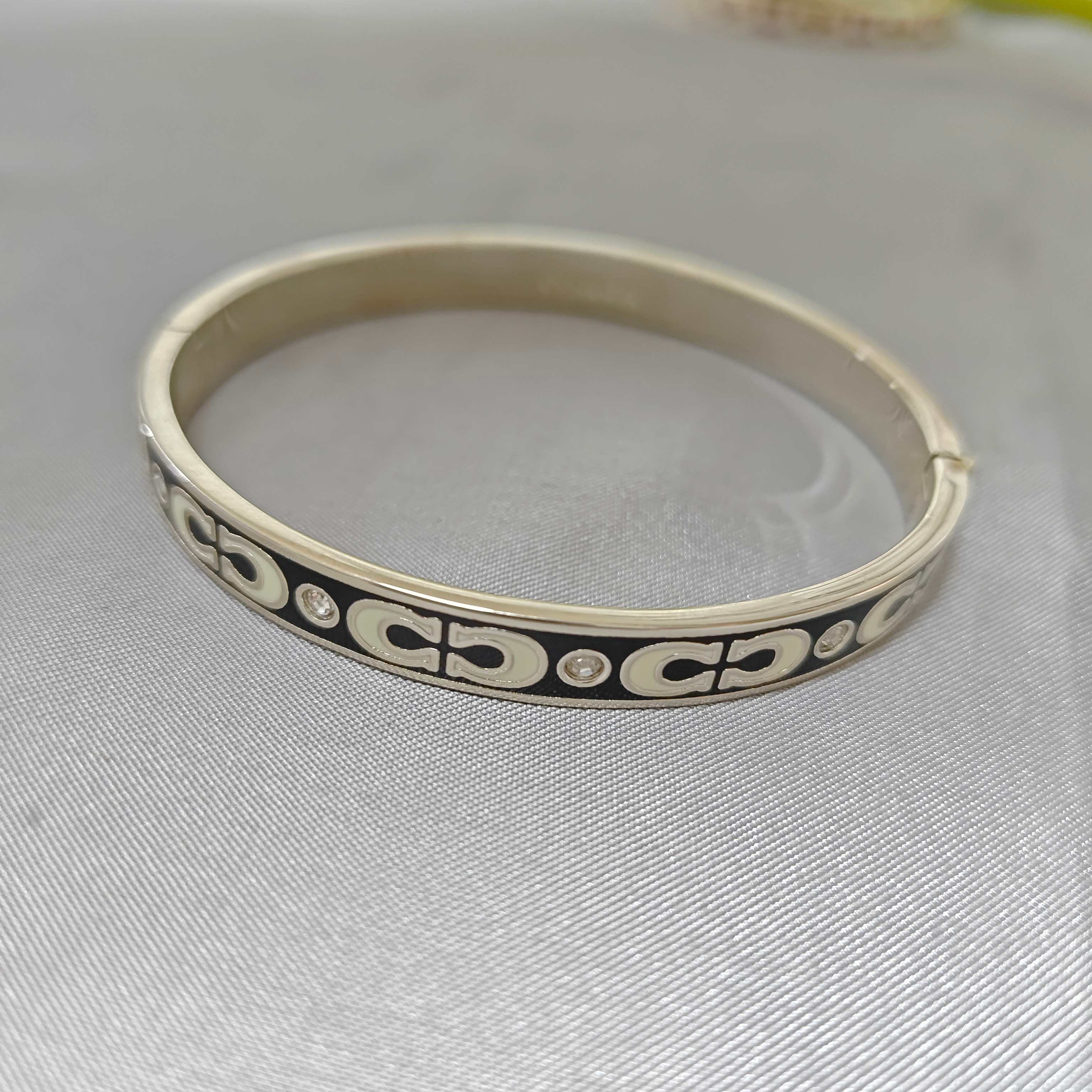 ￥118 蔻驰手镯：高品质COA珐琅字母手镯C系列高级轻奢百搭手镯高端时尚