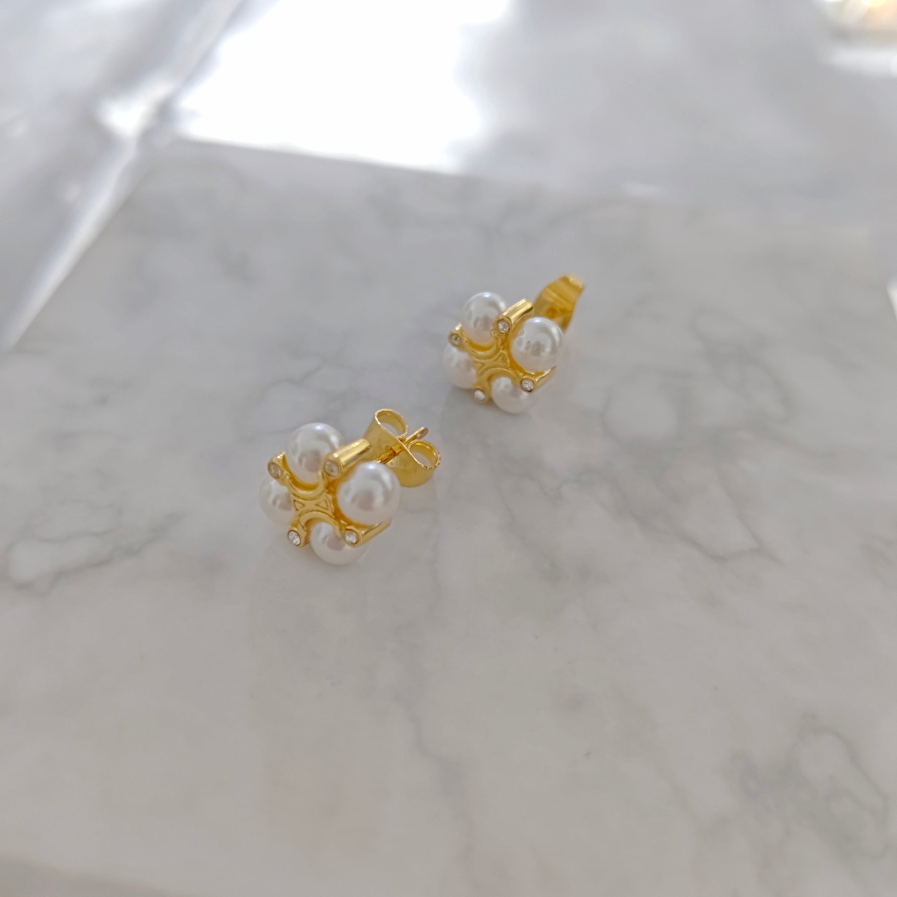 ￥88 赛琳耳饰：迷你凯旋门珍珠耳钉女2025新款爆款高级感耳环小巧精致花朵耳饰