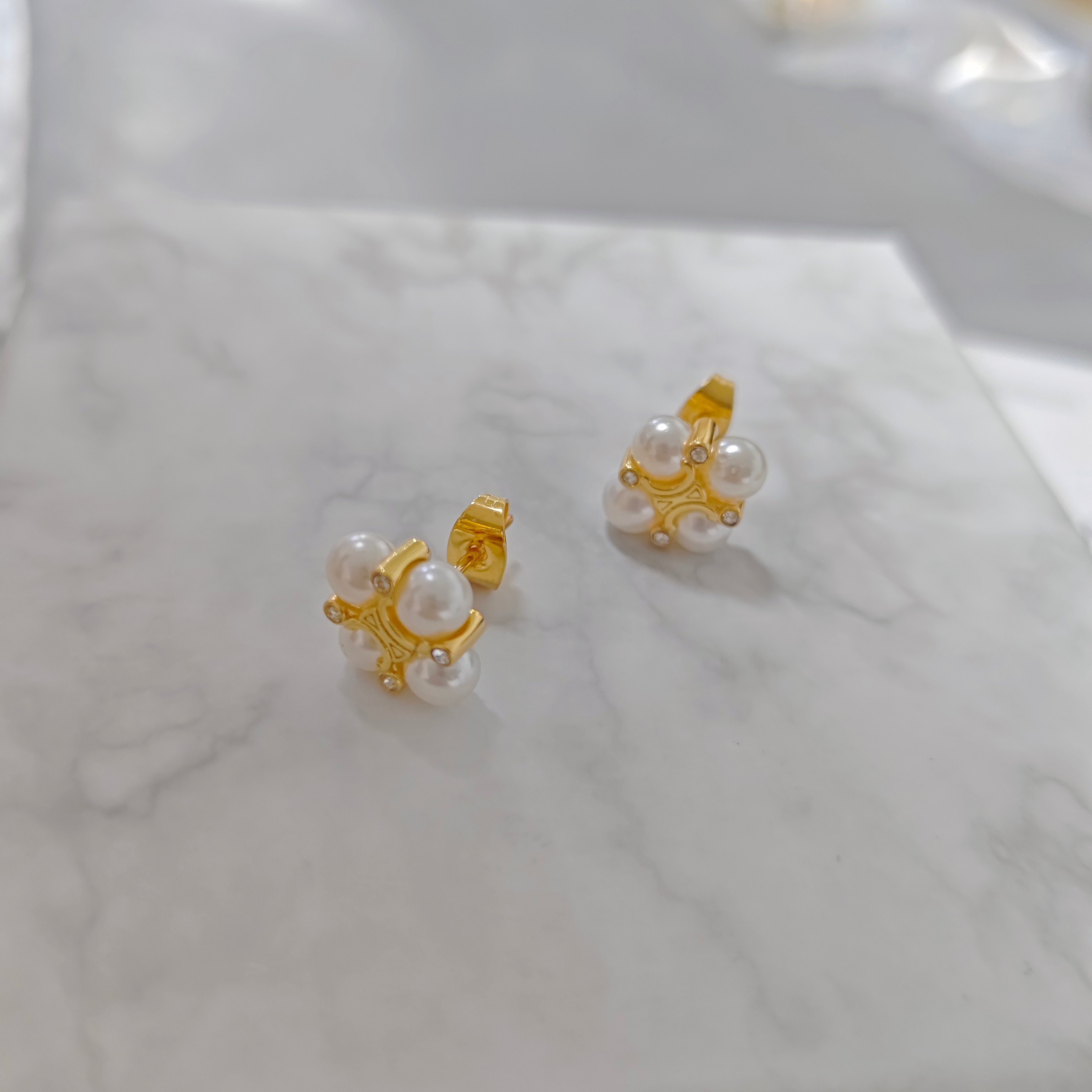 ￥88 赛琳耳饰：迷你凯旋门珍珠耳钉女2025新款爆款高级感耳环小巧精致花朵耳饰