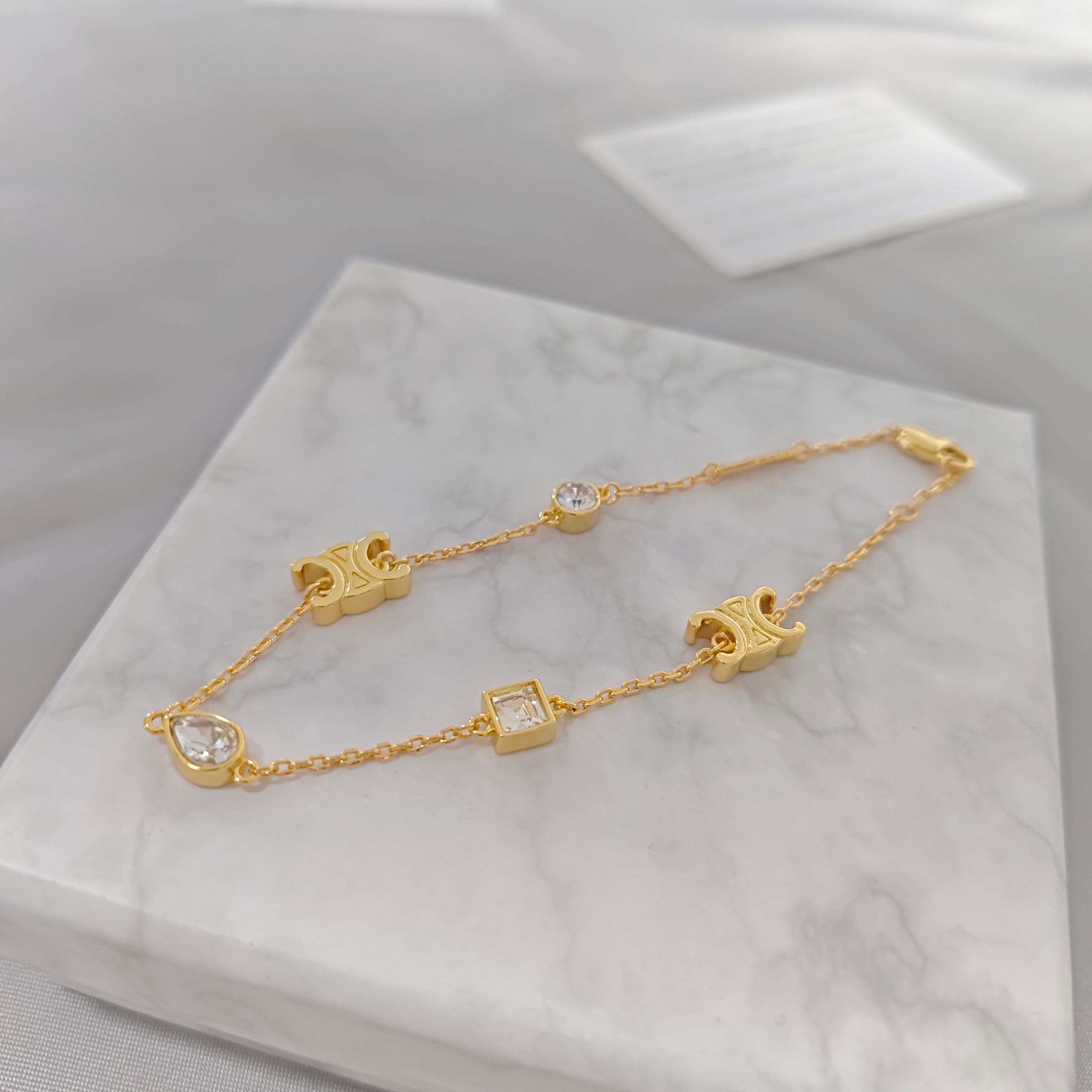 ￥98 赛琳手链:凯旋门新款手链镶钻水滴复古气质高级设计混搭手链