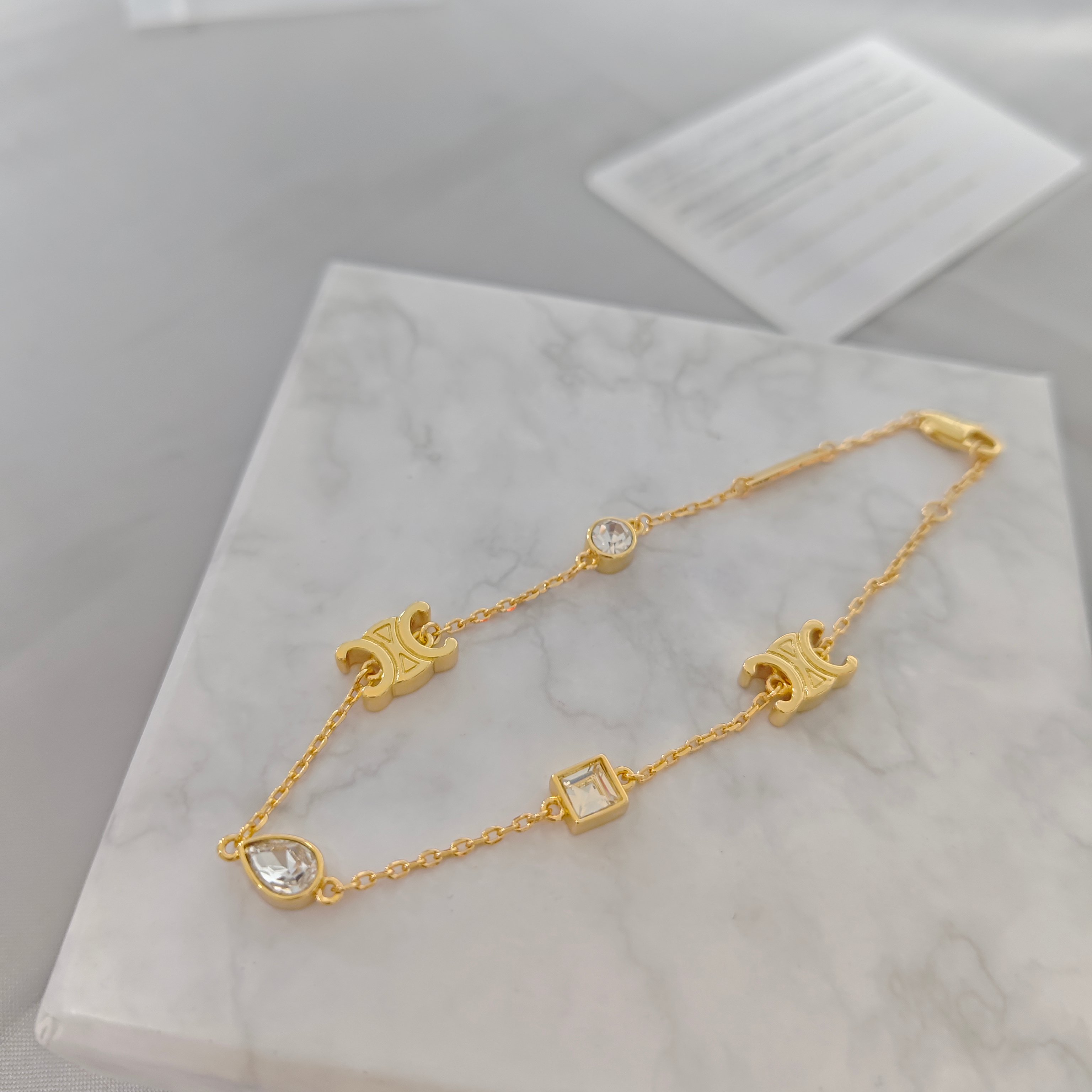 ￥98 赛琳手链:凯旋门新款手链镶钻水滴复古气质高级设计混搭手链