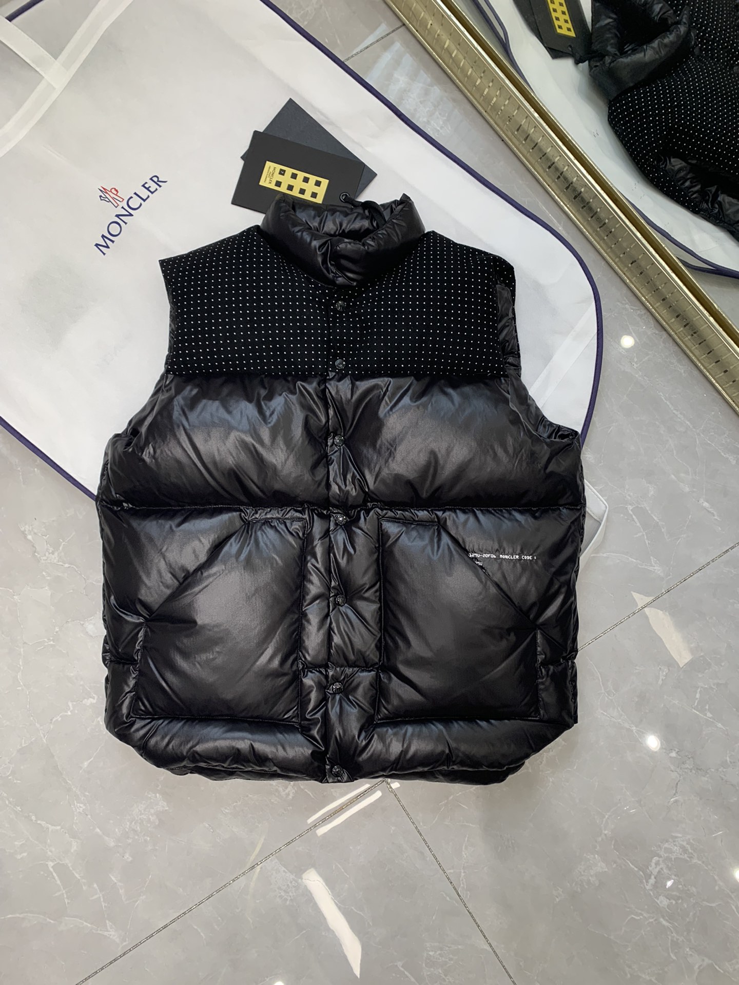 Moncler蒙口 Fragment藤浩聯名 Osten黒色羽绒背心男女兼用