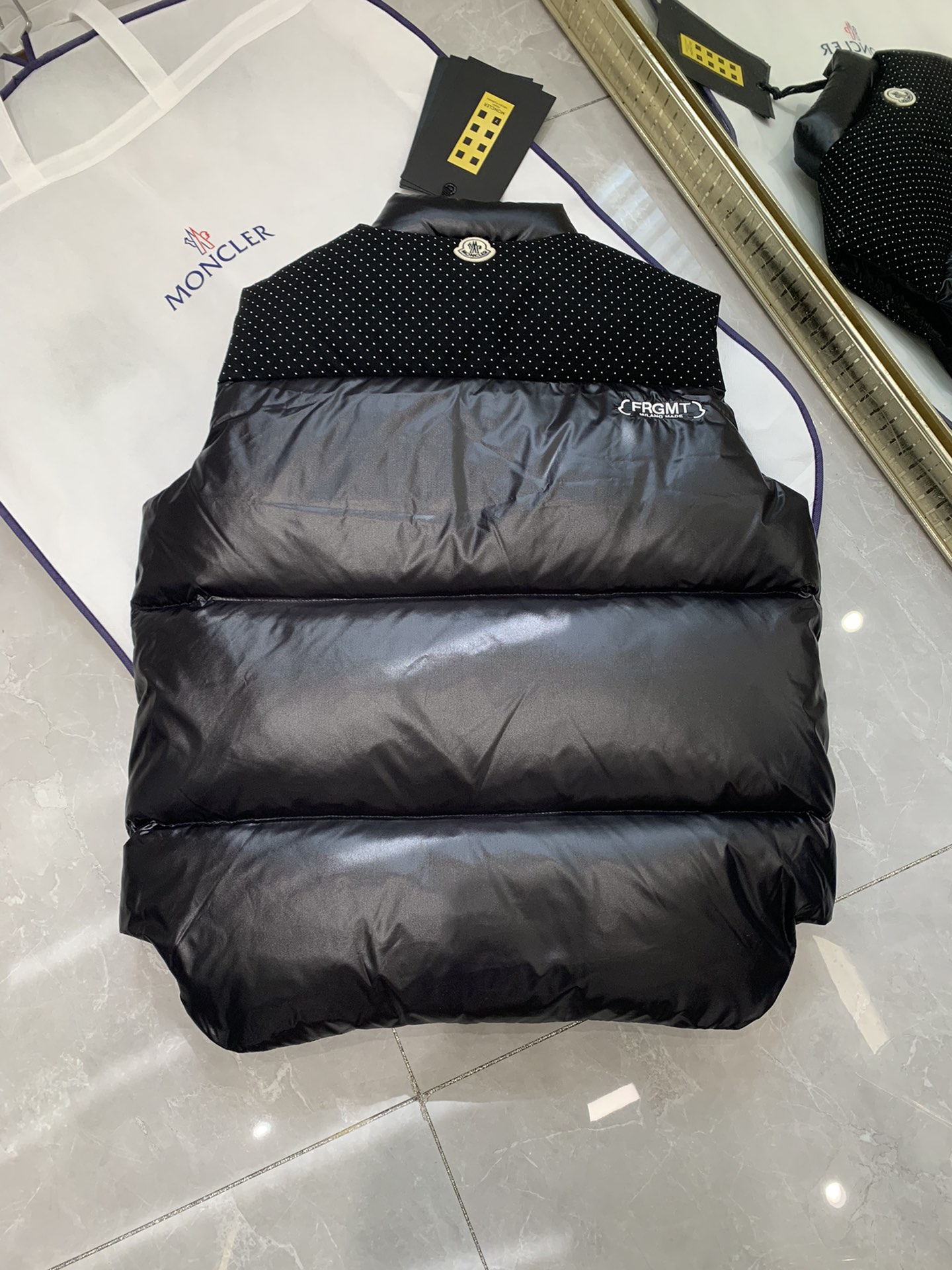 Moncler蒙口 Fragment藤浩聯名 Osten黒色羽绒背心男女兼用