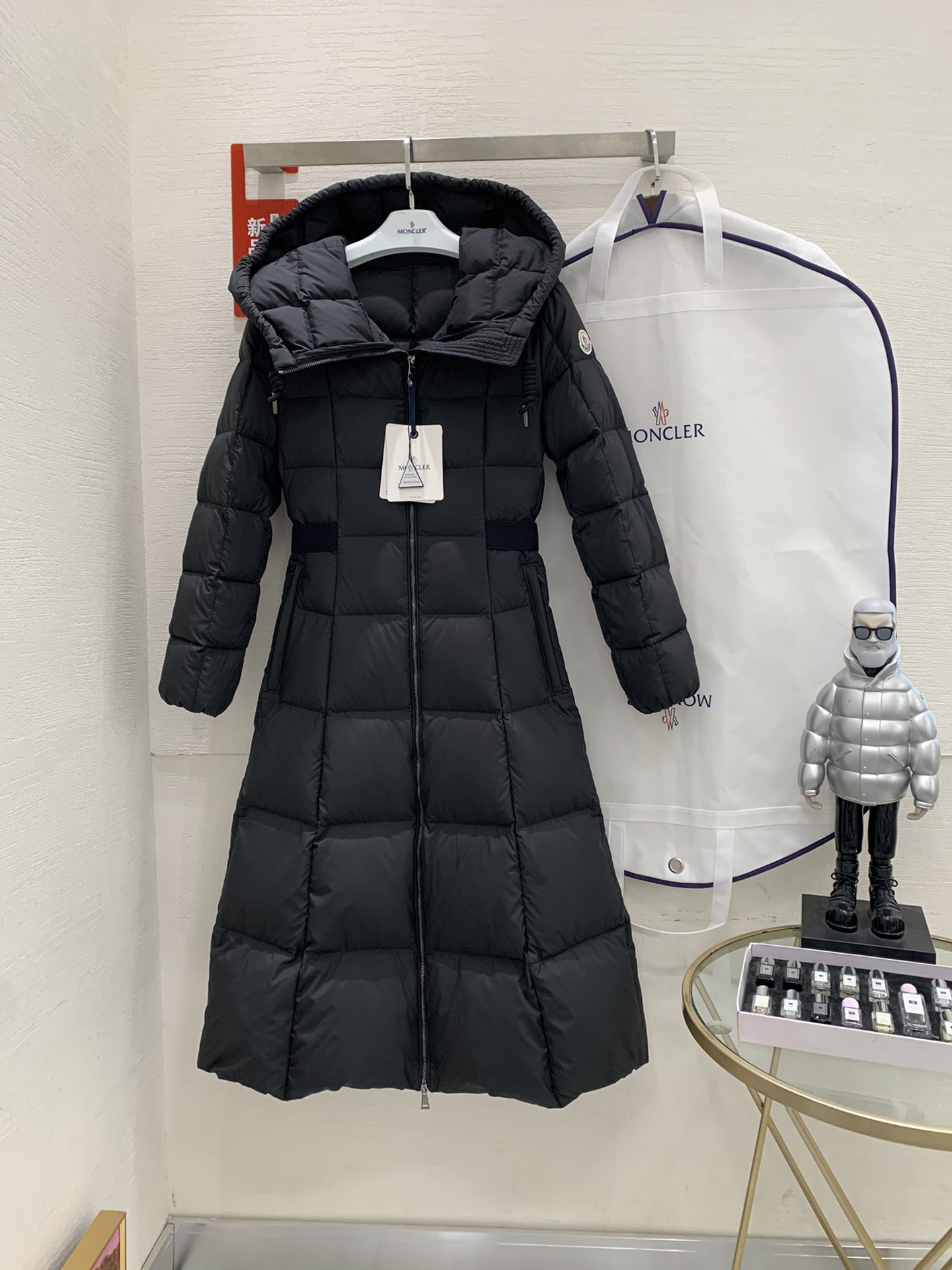 Shop the Best High Quality
 Moncler Clothing Coats & Jackets Down Jacket Black Women Fall/Winter Collection Hooded Top