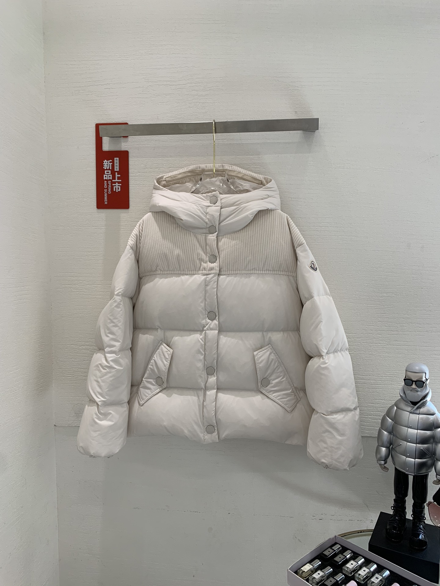 新品moncler新款女士拼接短款羽绒服款号jaseur尺码012现货发售实物挂拍