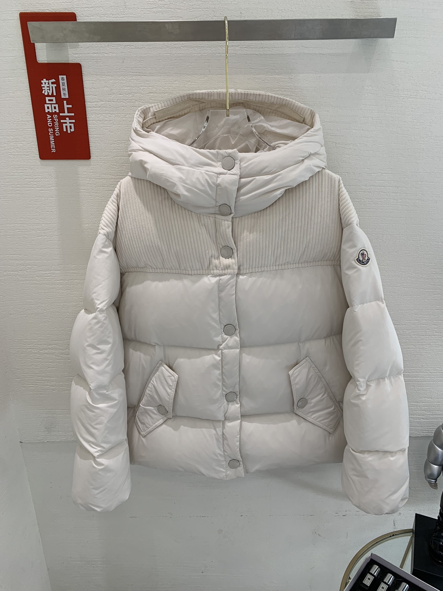 新品moncler新款女士拼接短款羽绒服款号jaseur尺码012现货发售实物挂拍