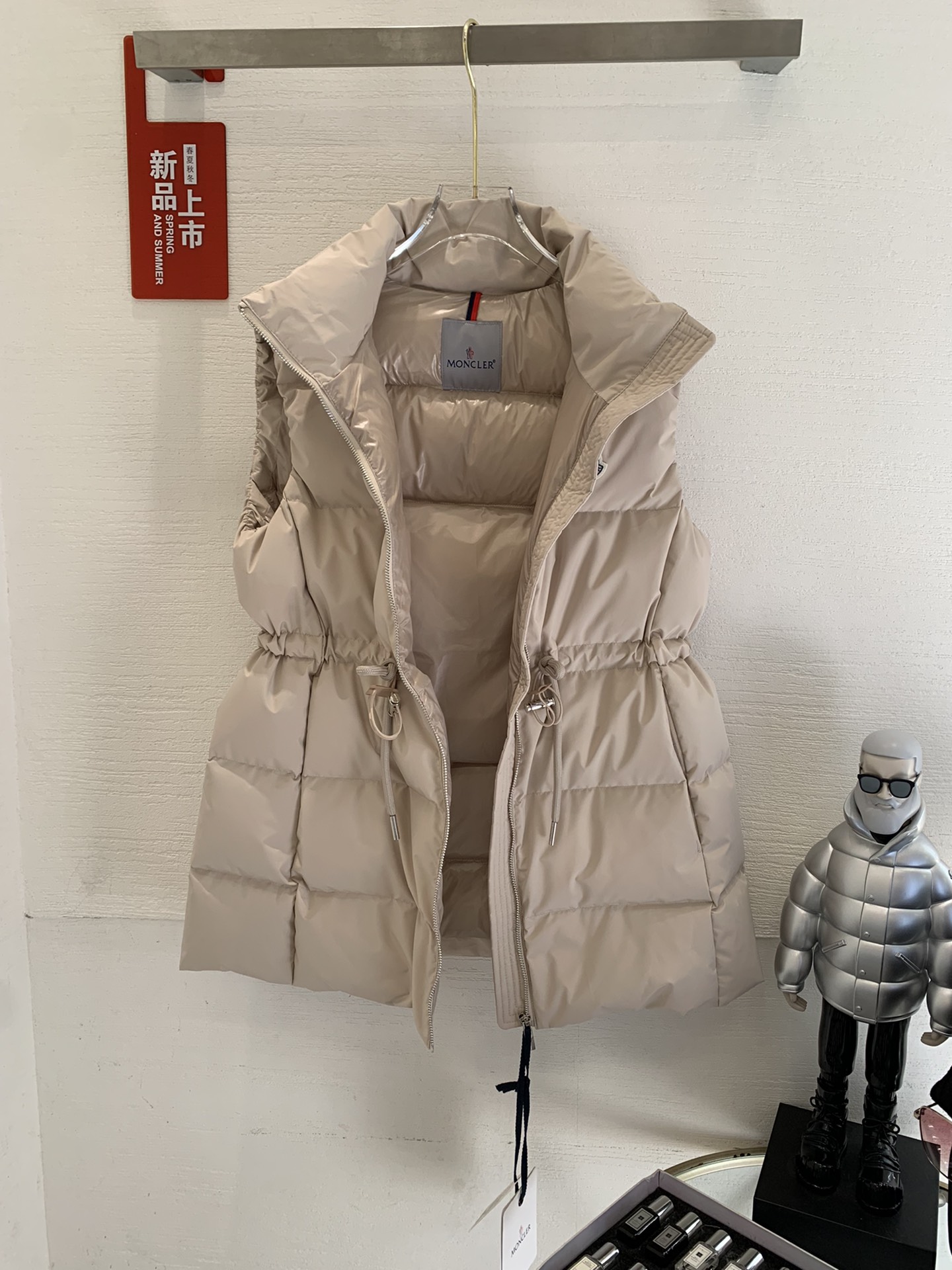 Moncler/蒙口Gerardmer秋冬女士可收腰立领羽绒马甲码数0-1-2颜色卡其黑色