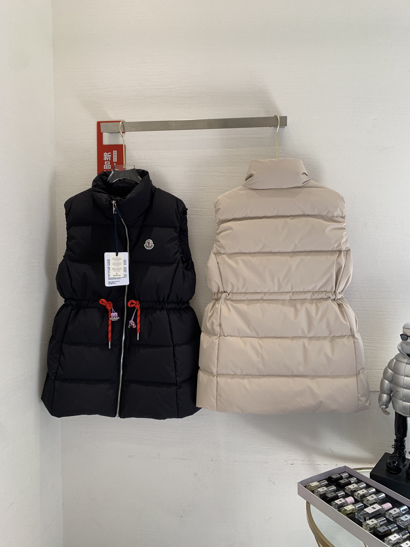 Moncler/蒙口Gerardmer秋冬女士可收腰立领羽绒马甲码数0-1-2颜色卡其黑色