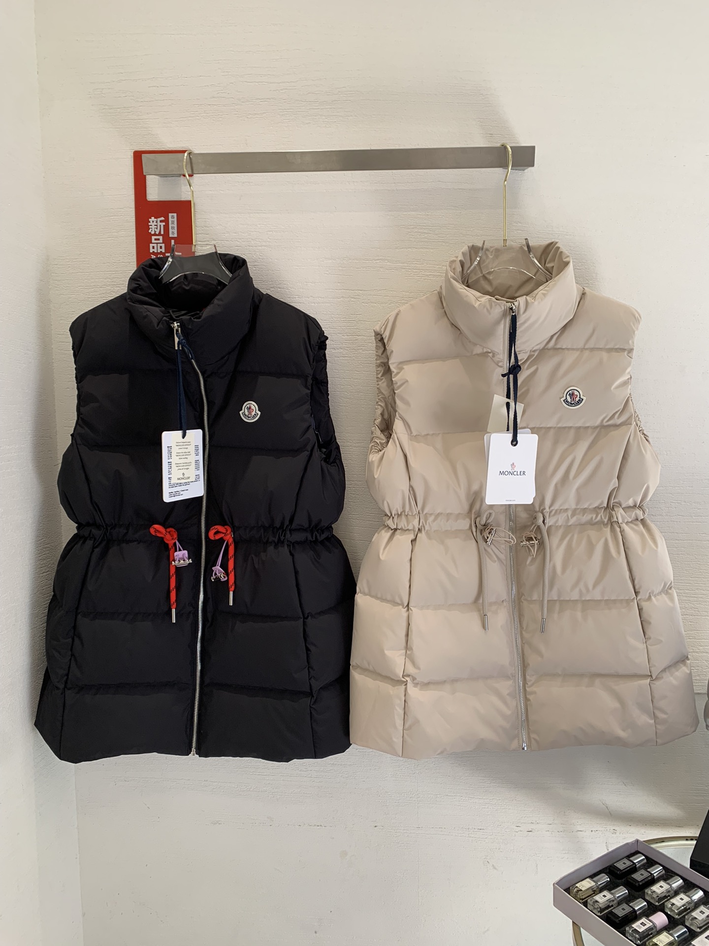 Moncler/蒙口Gerardmer秋冬女士可收腰立领羽绒马甲码数0-1-2颜色卡其黑色