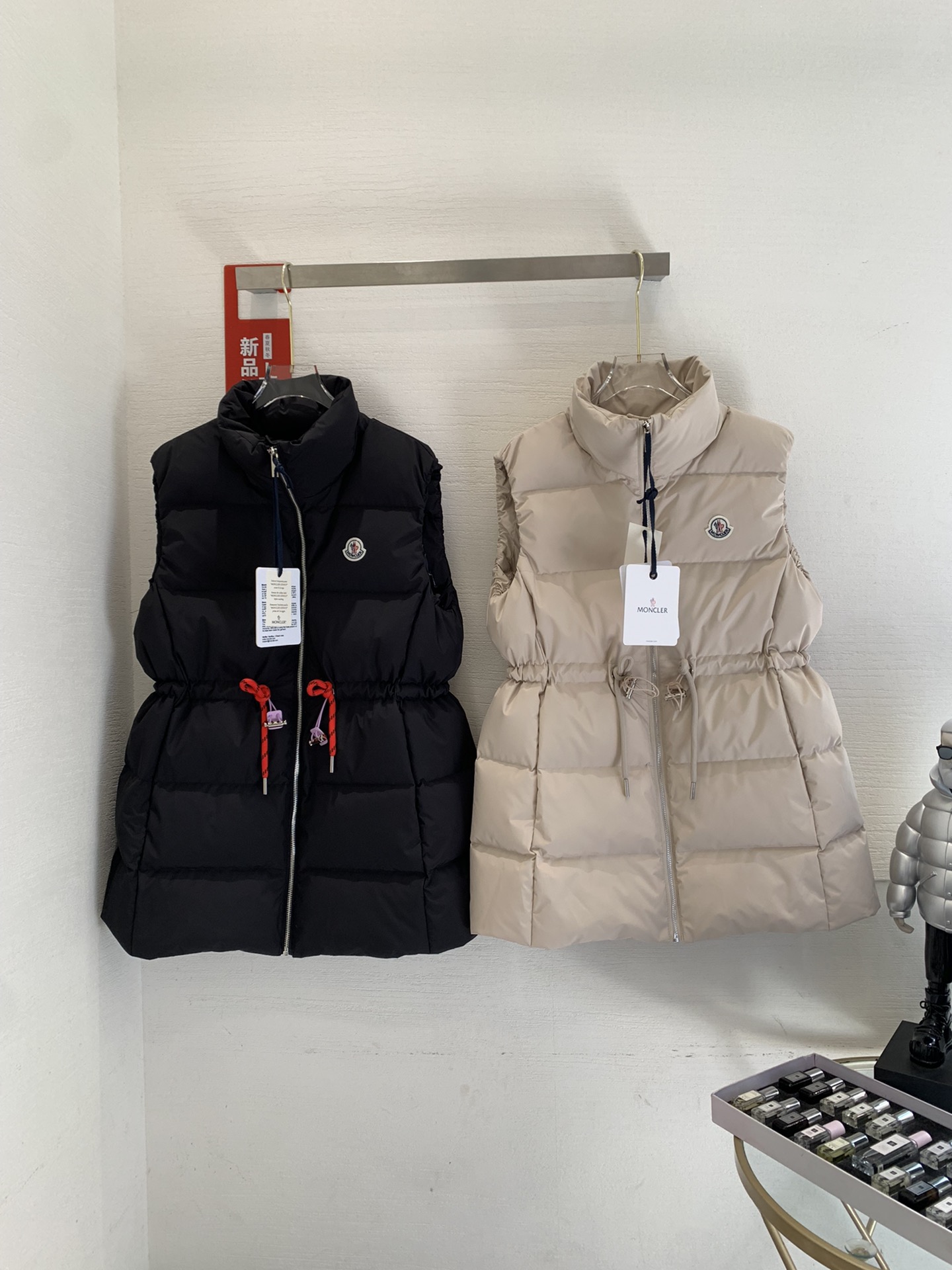 Moncler/蒙口Gerardmer秋冬女士可收腰立领羽绒马甲码数0-1-2颜色卡其黑色