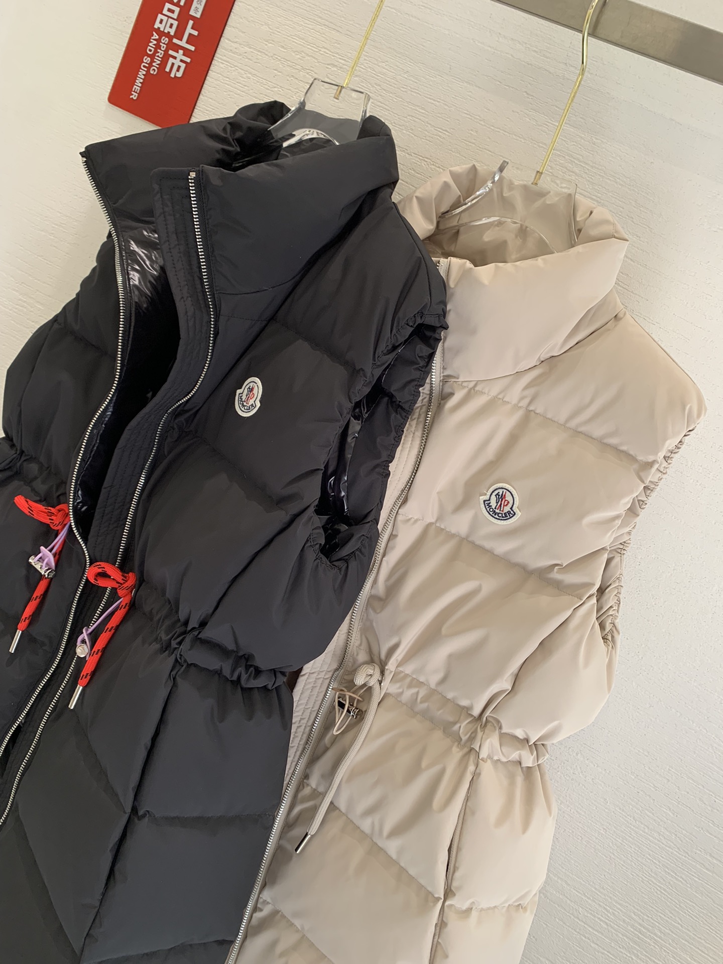 Moncler/蒙口Gerardmer秋冬女士可收腰立领羽绒马甲码数0-1-2颜色卡其黑色