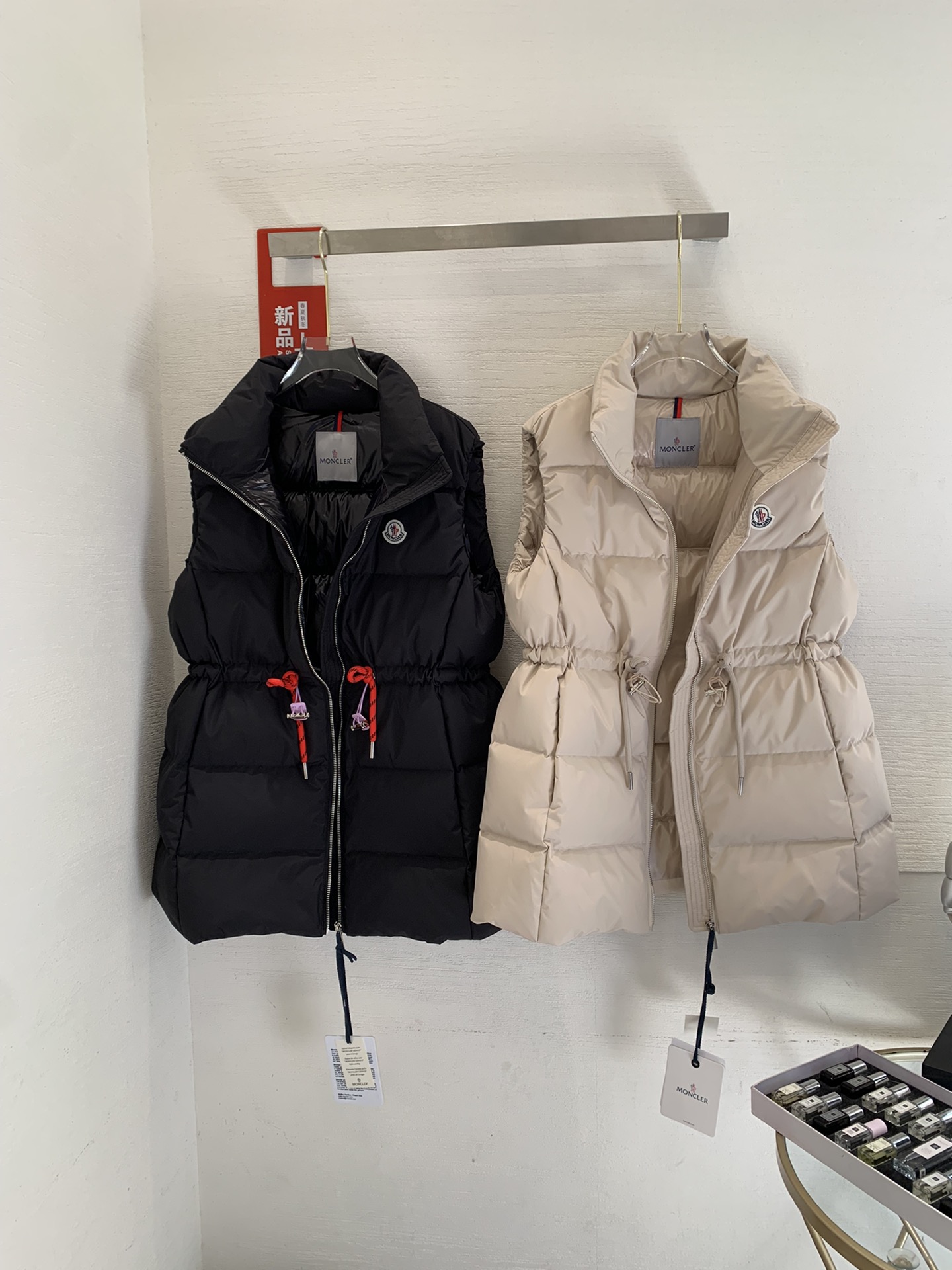 Moncler/蒙口Gerardmer秋冬女士可收腰立领羽绒马甲码数0-1-2颜色卡其黑色