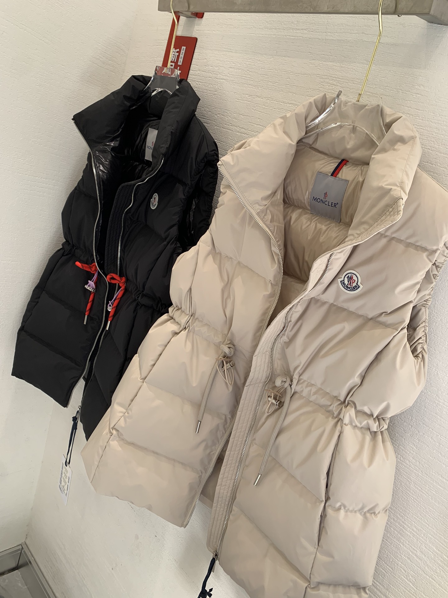 Moncler/蒙口Gerardmer秋冬女士可收腰立领羽绒马甲码数0-1-2颜色卡其黑色