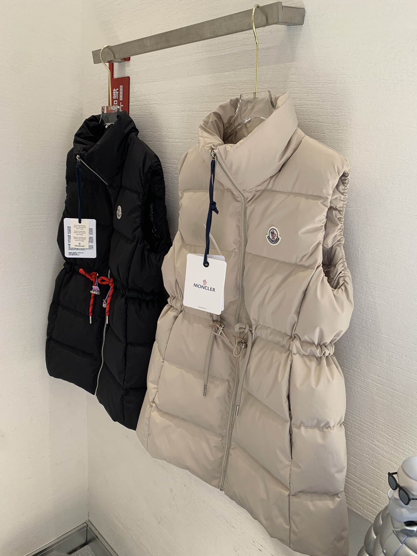 Moncler/蒙口Gerardmer秋冬女士可收腰立领羽绒马甲码数0-1-2颜色卡其黑色