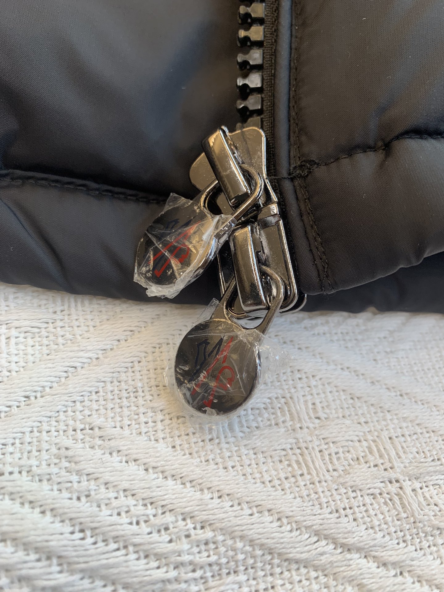 Moncler盟可睐 Mayaf短款男士毛领羽绒服夹克外套Mayaf短款羽绒夹克焕新诠释经典Moncle