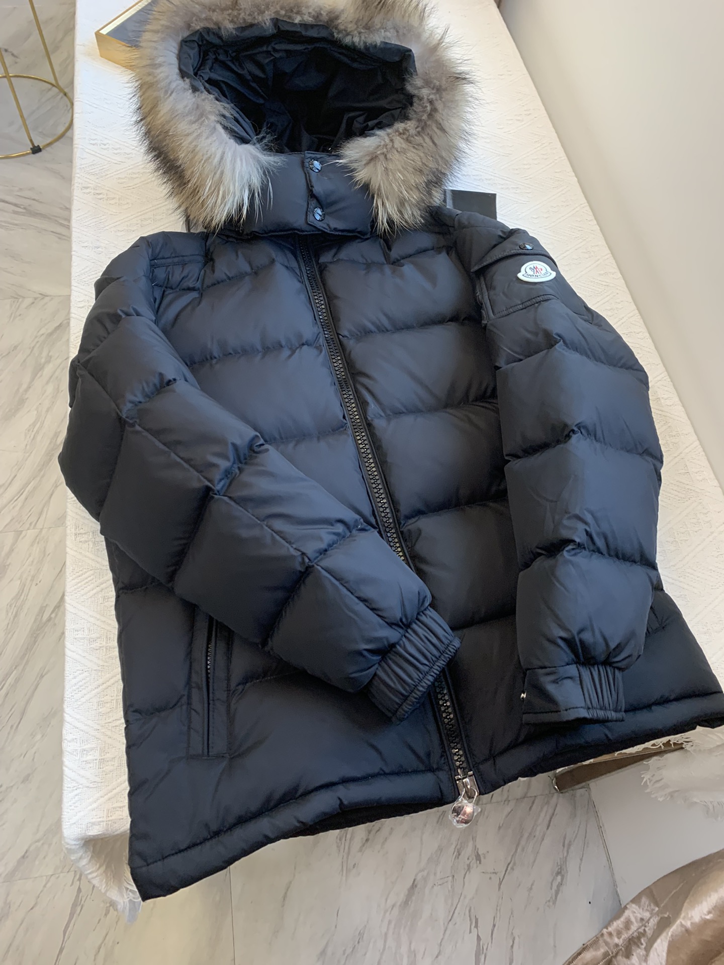 Moncler盟可睐 Mayaf短款男士毛领羽绒服夹克外套Mayaf短款羽绒夹克焕新诠释经典Moncle