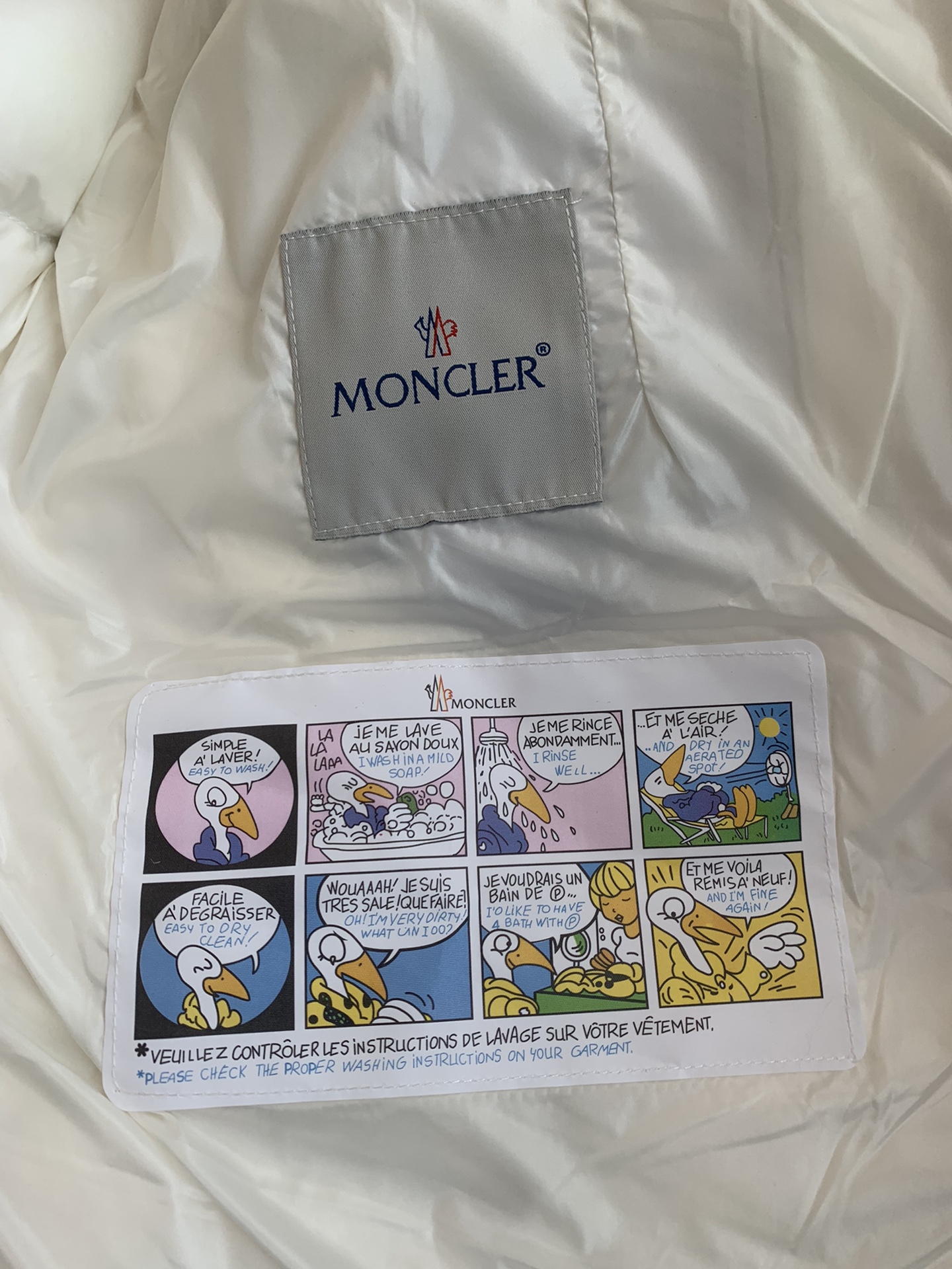 黑色白色1234码Moncler蒙口经典秋冬派克女士外套！这是moncler专柜每年都会有的基础款但是每