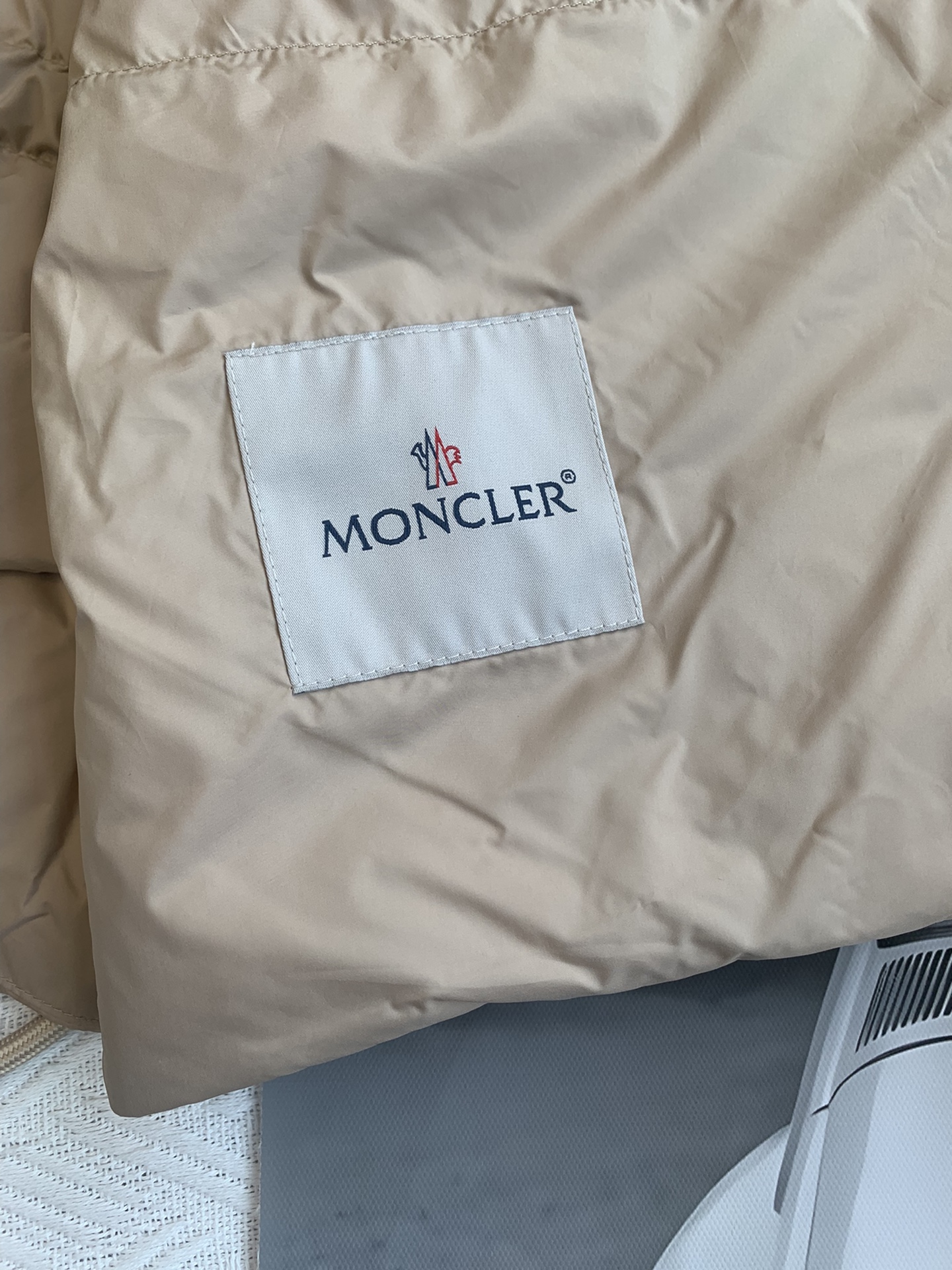 moncler2024新款女士小香风气质薄款圆领羽绒服款号ECHIONE尺码0123