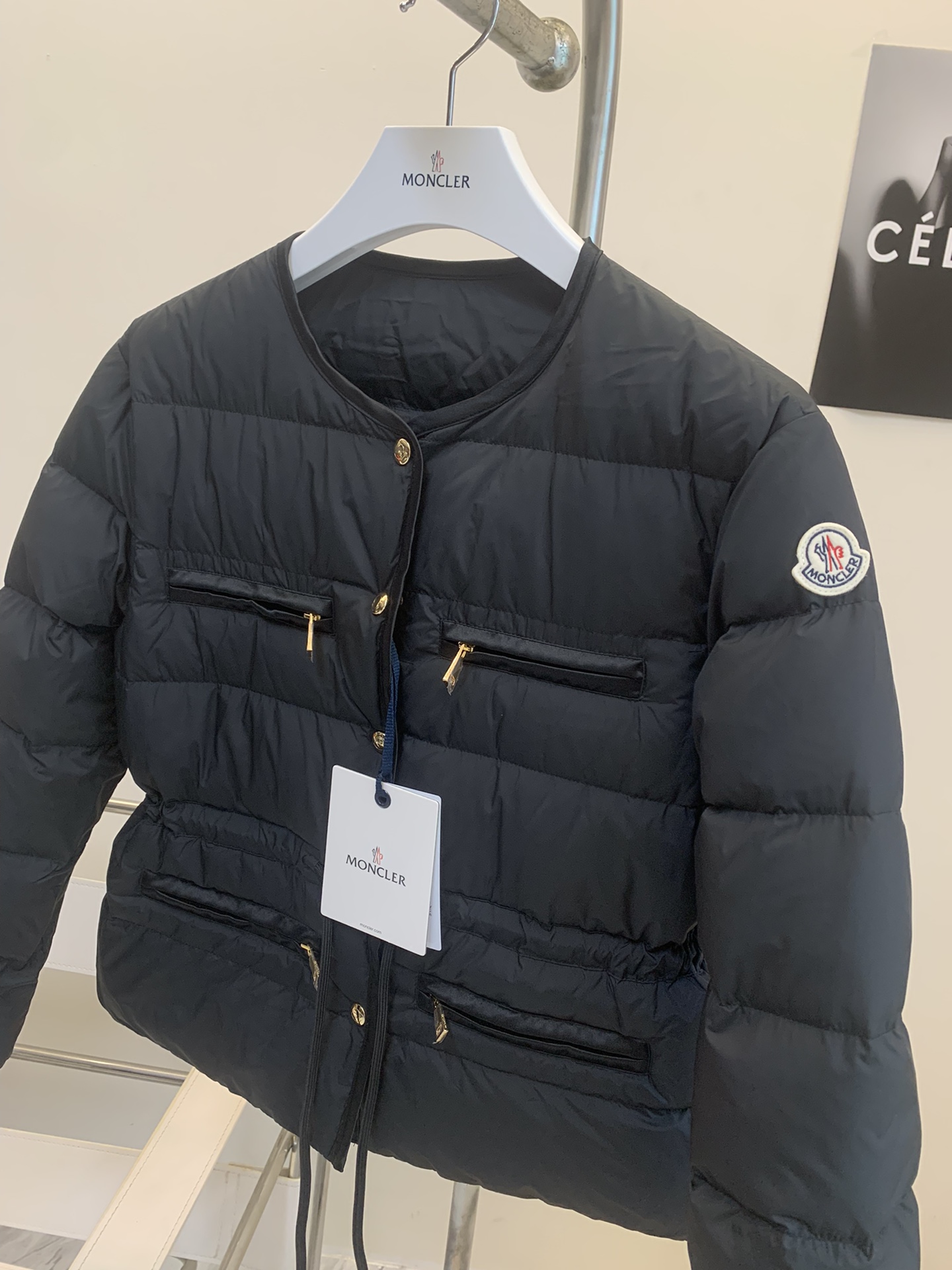 moncler2024新款女士小香风气质薄款圆领羽绒服款号ECHIONE尺码0123