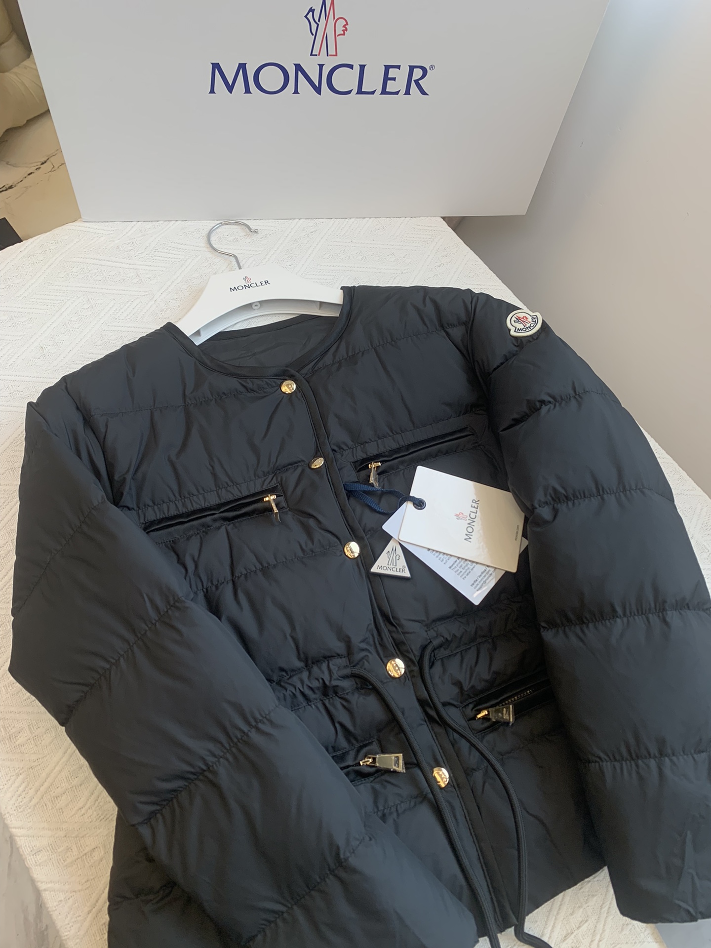 moncler2024新款女士小香风气质薄款圆领羽绒服款号ECHIONE尺码0123