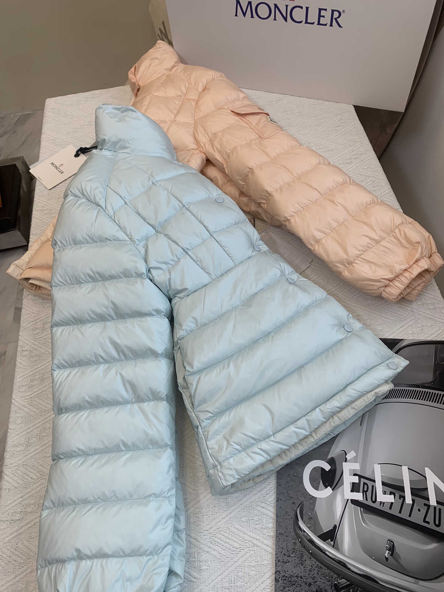 Moncler/蒙口Aminia24秋冬立领后尾裙摆轻薄女士羽绒服外套码数0-1-2颜色杏色黑色蓝色采用