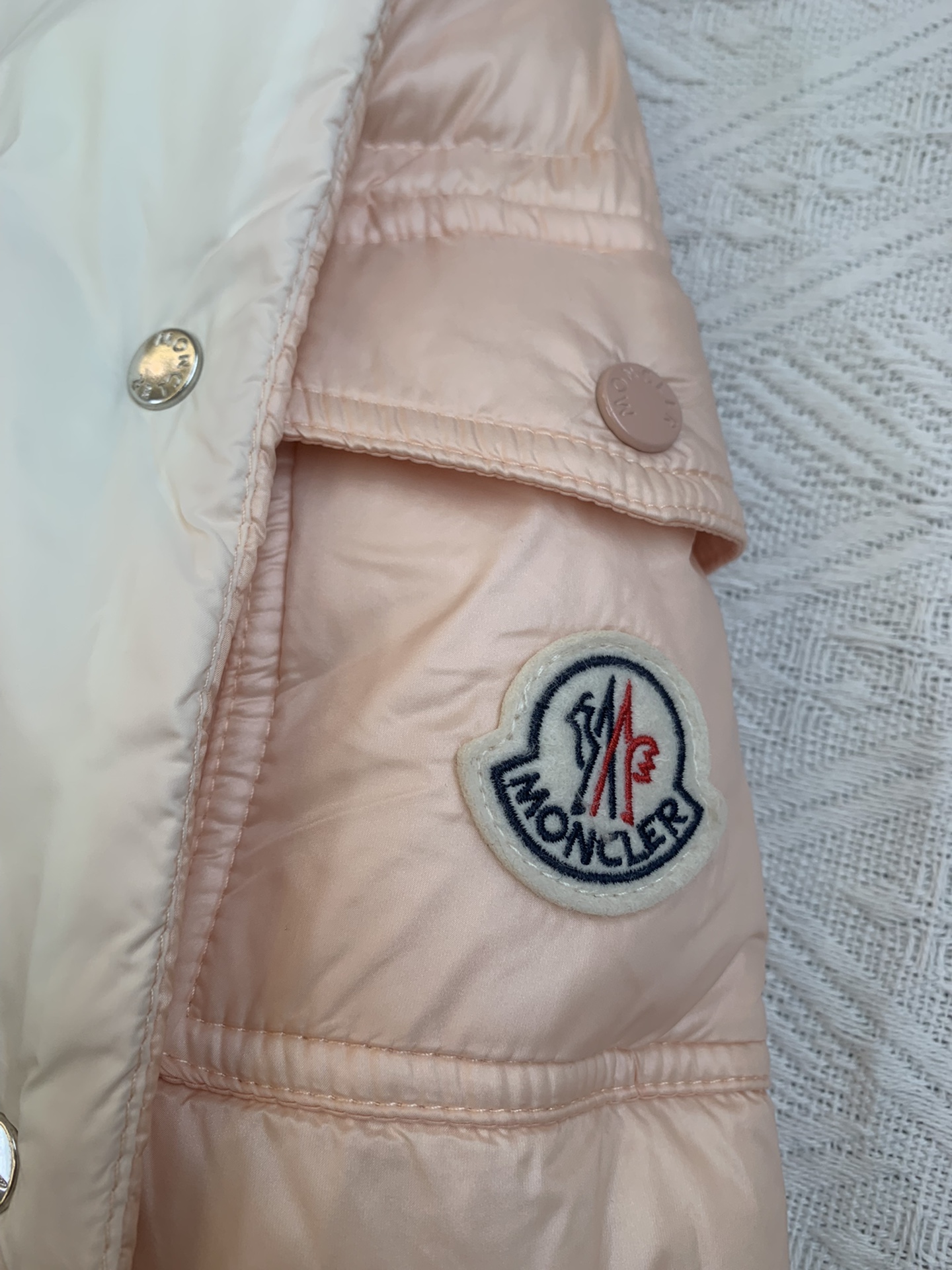 Moncler/蒙口Aminia24秋冬立领后尾裙摆轻薄女士羽绒服外套码数0-1-2颜色杏色黑色蓝色采用