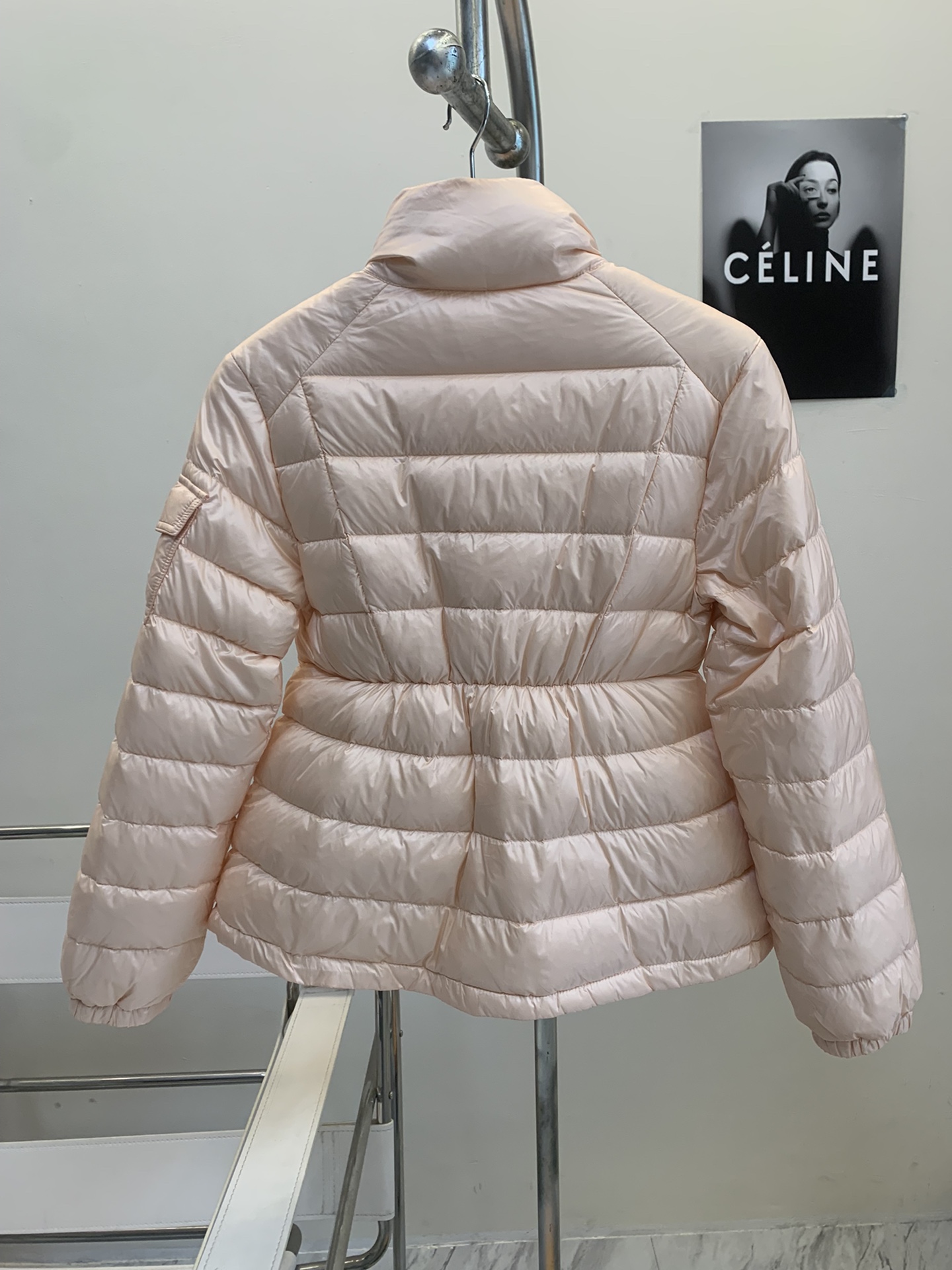 Moncler/蒙口Aminia24秋冬立领后尾裙摆轻薄女士羽绒服外套码数0-1-2颜色杏色黑色蓝色采用