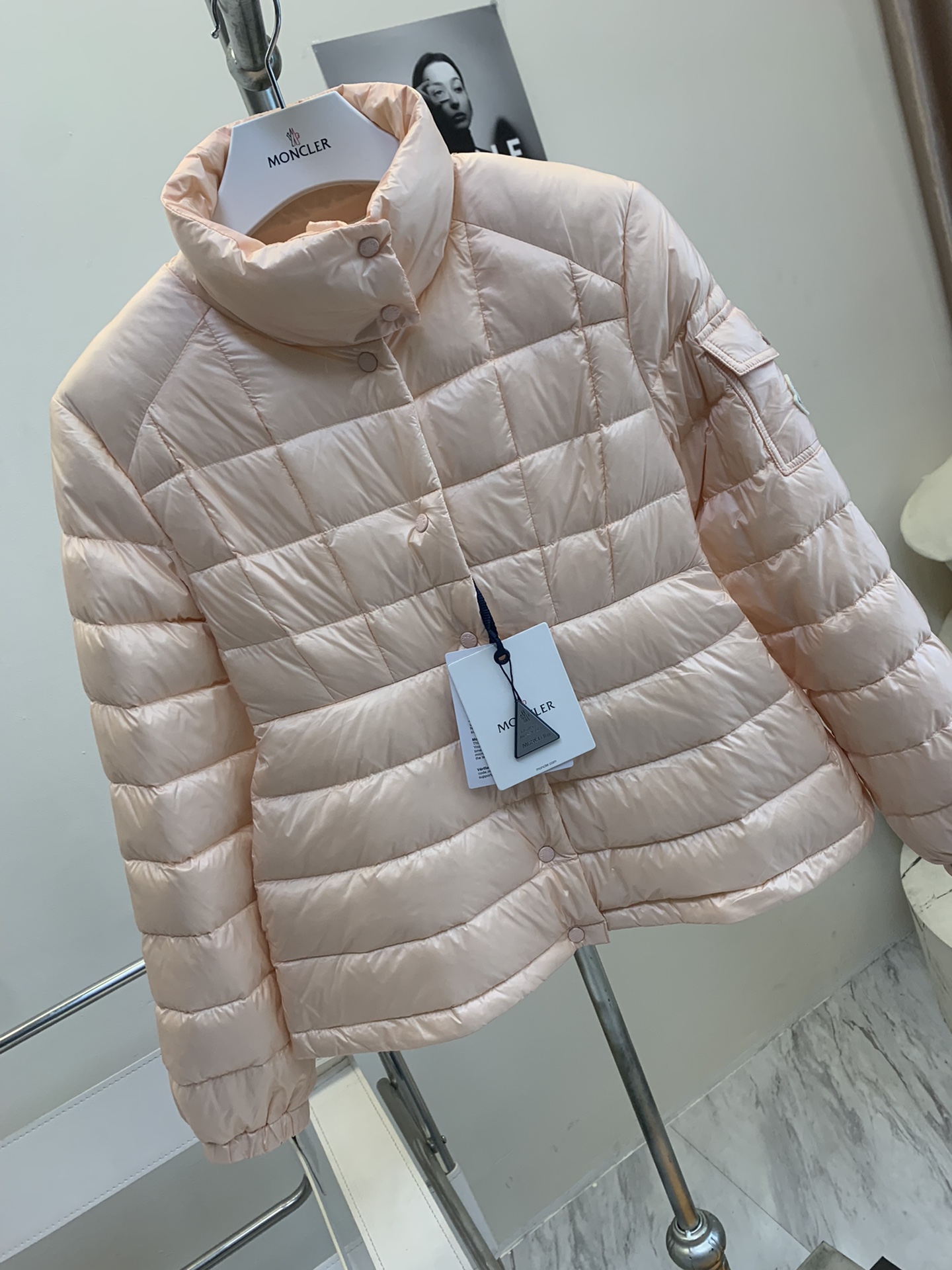 Moncler/蒙口Aminia24秋冬立领后尾裙摆轻薄女士羽绒服外套码数0-1-2颜色杏色黑色蓝色采用